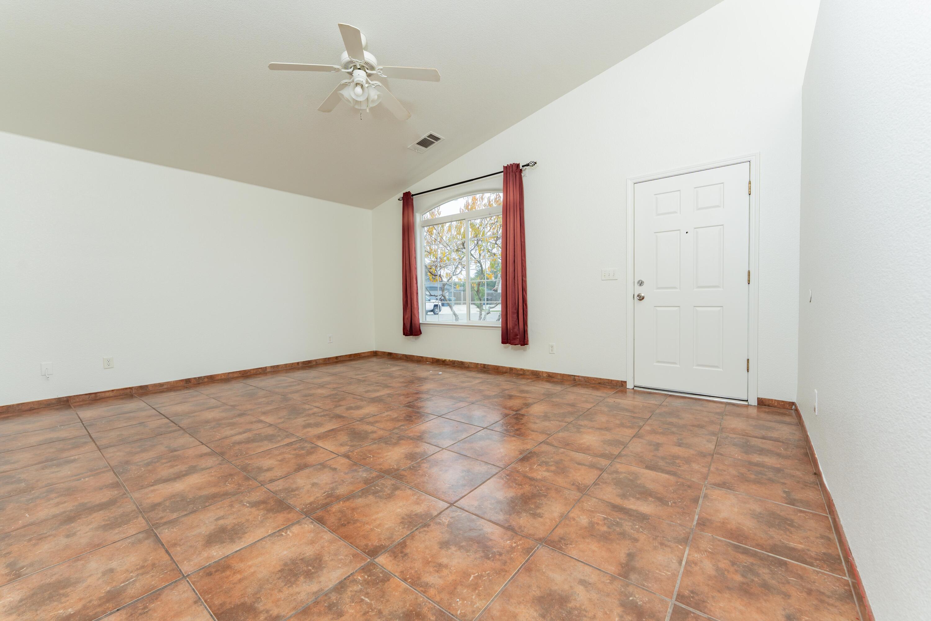 254 Feather Ct, Tulare, CA 93274