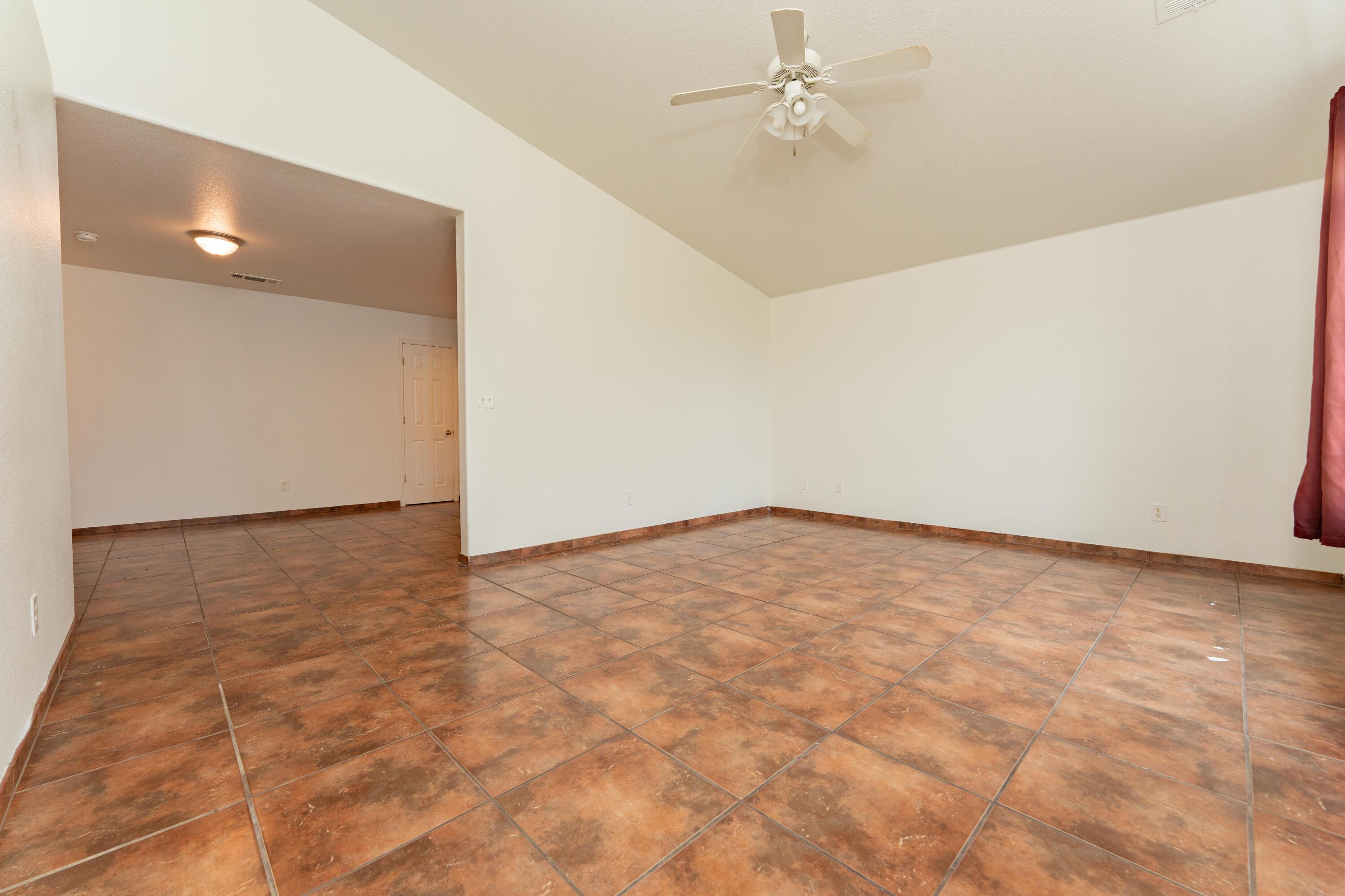 254 Feather Ct, Tulare, CA 93274