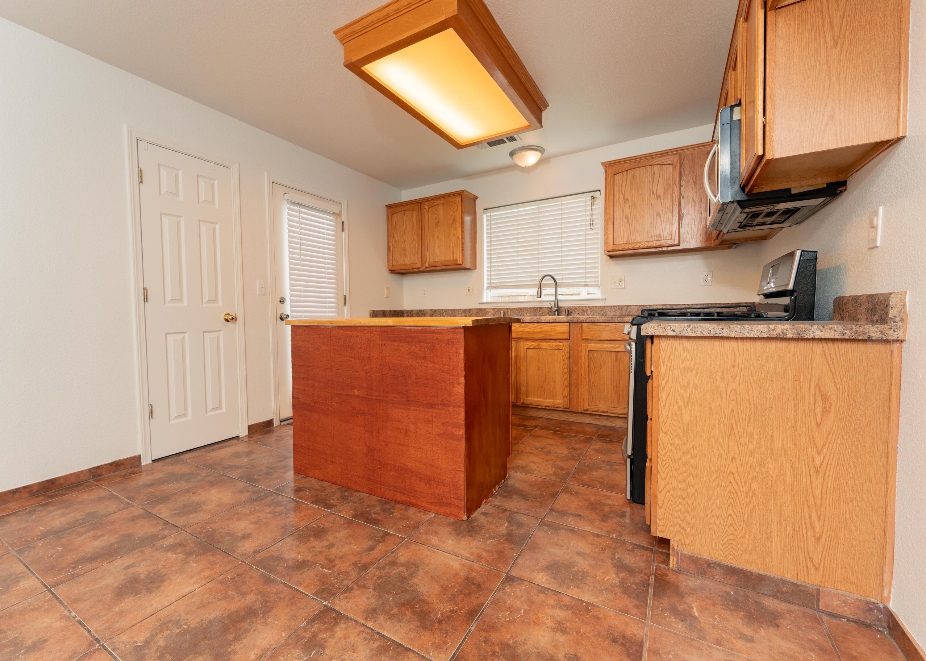 254 Feather Ct, Tulare, CA 93274