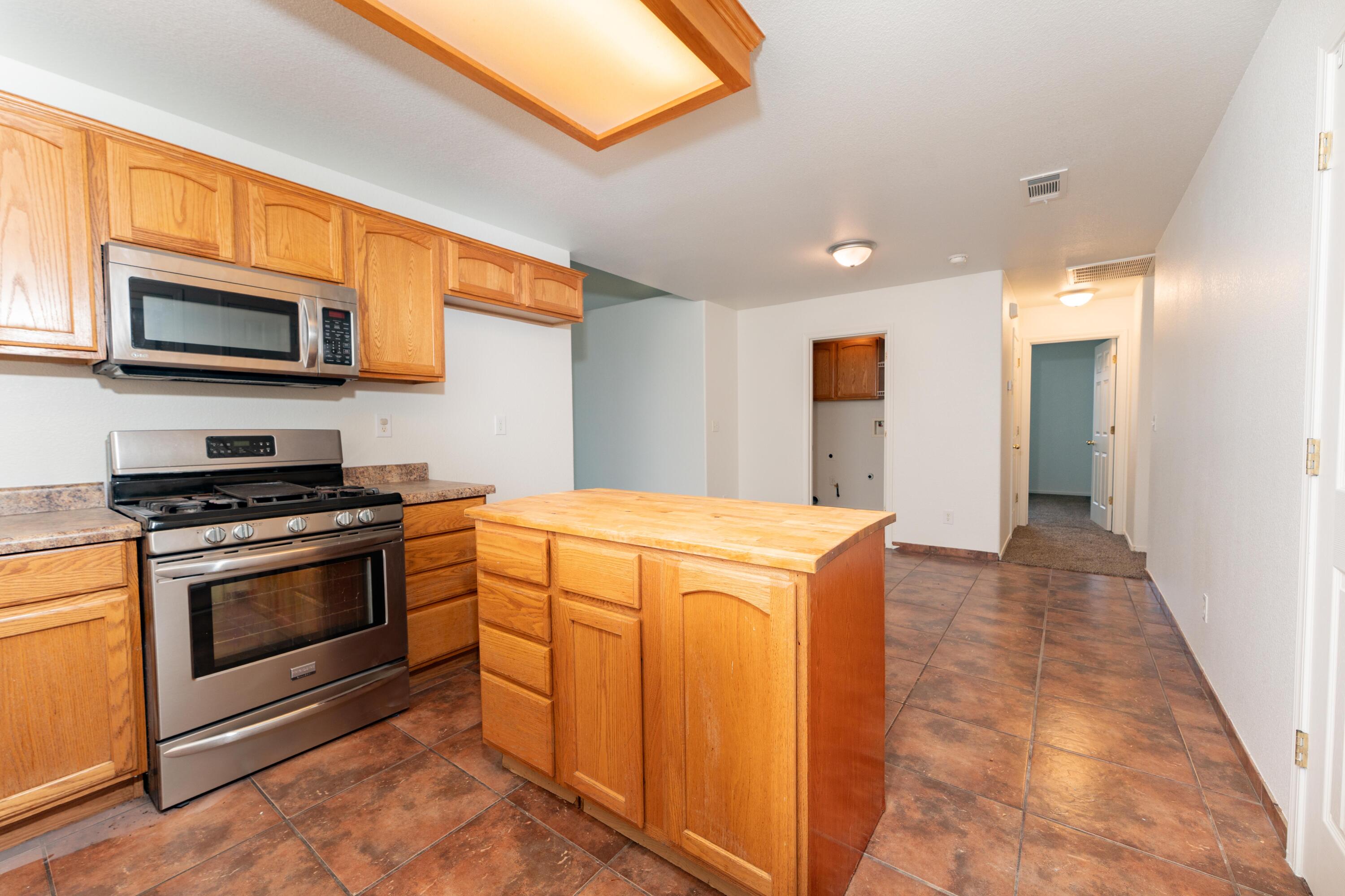 254 Feather Ct, Tulare, CA 93274