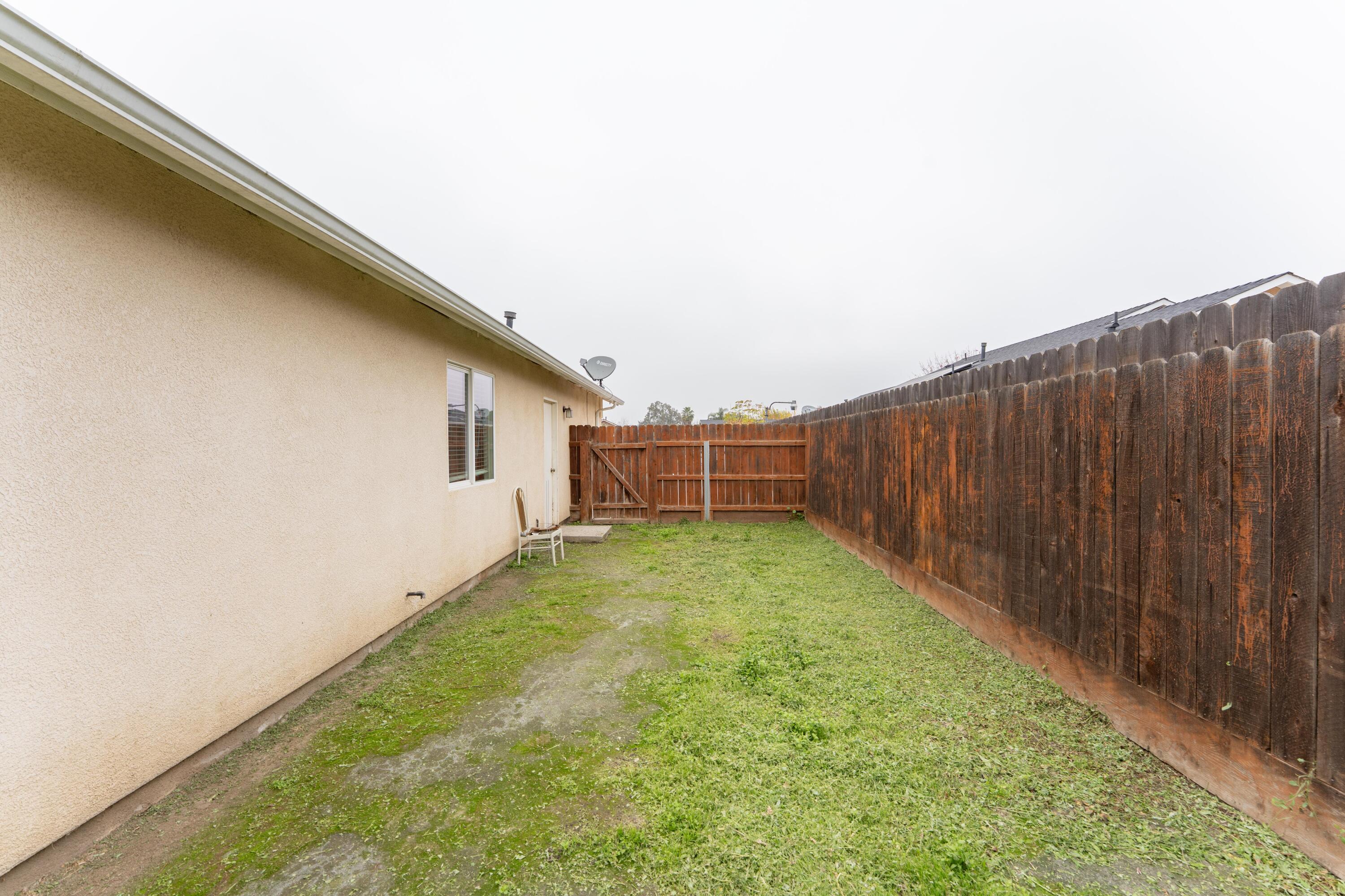 254 Feather Ct, Tulare, CA 93274