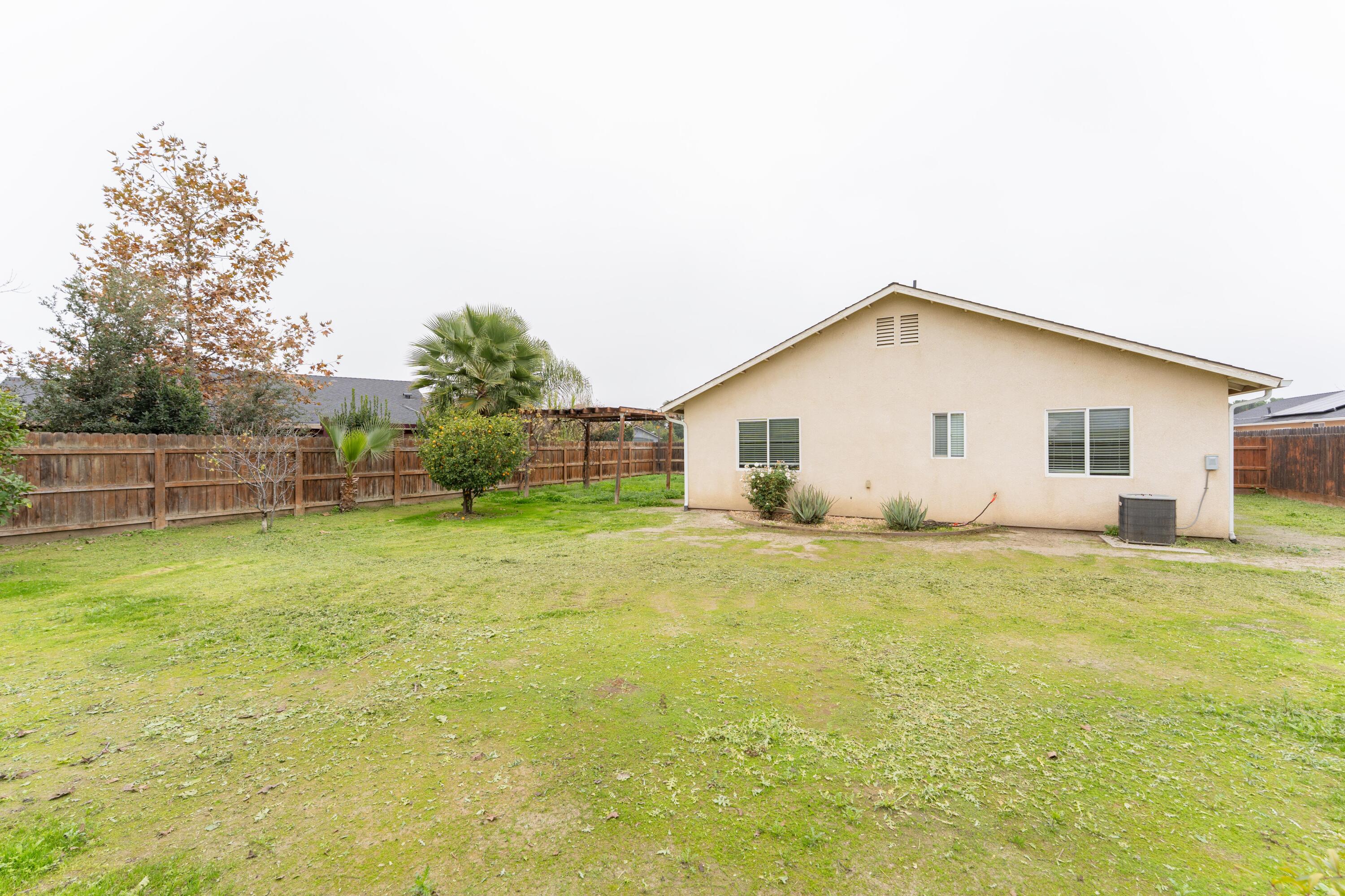 254 Feather Ct, Tulare, CA 93274