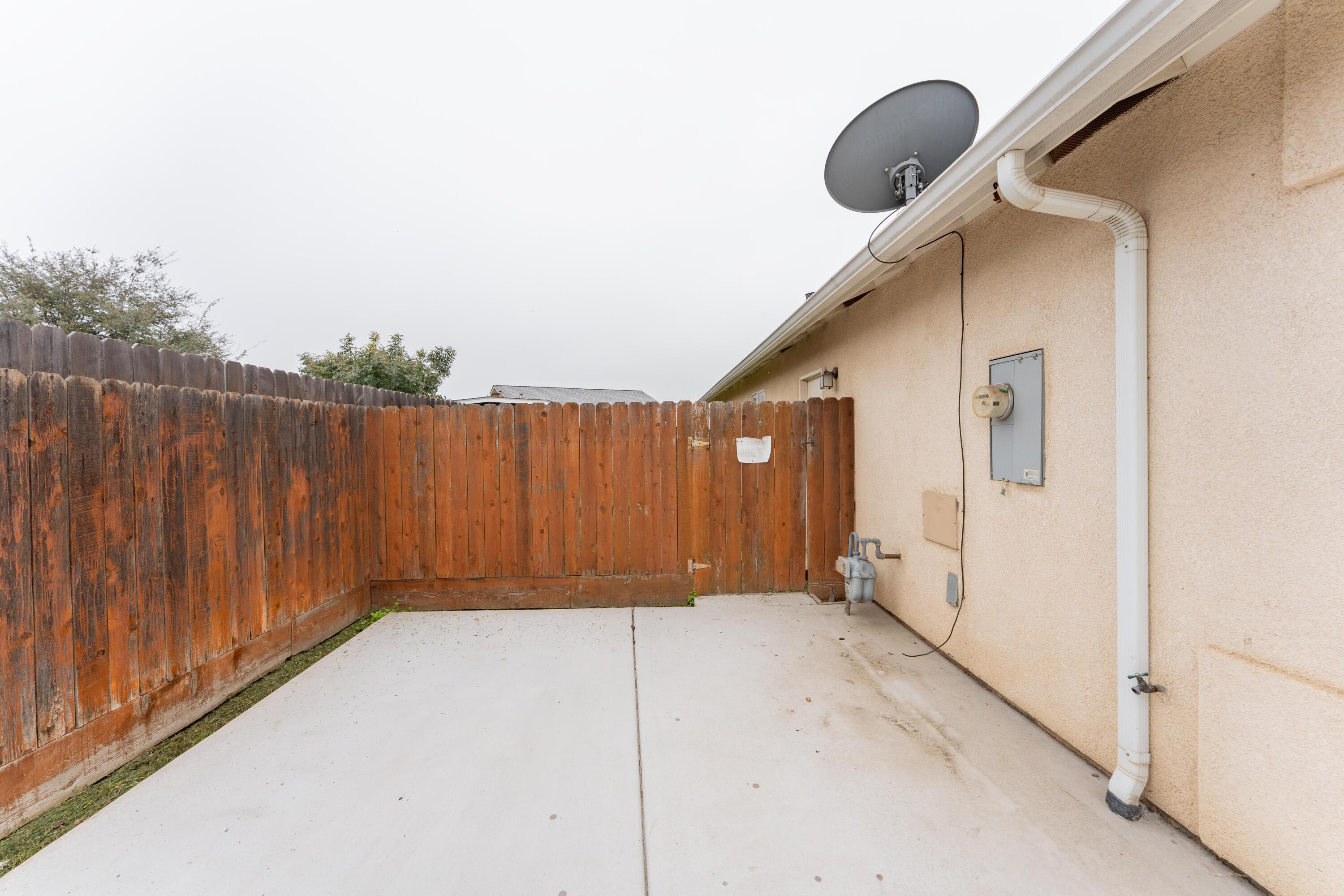 254 Feather Ct, Tulare, CA 93274