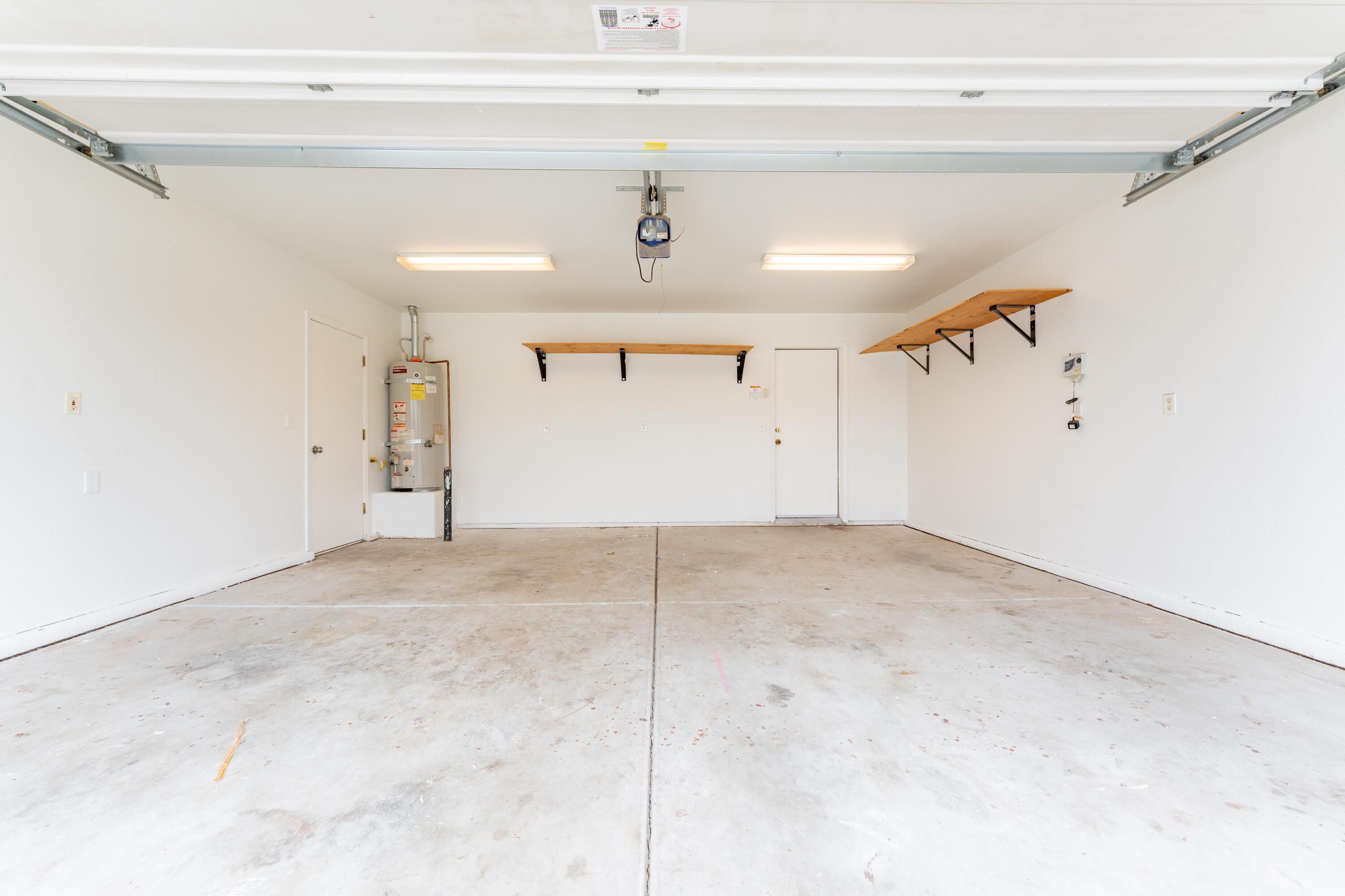 254 Feather Ct, Tulare, CA 93274