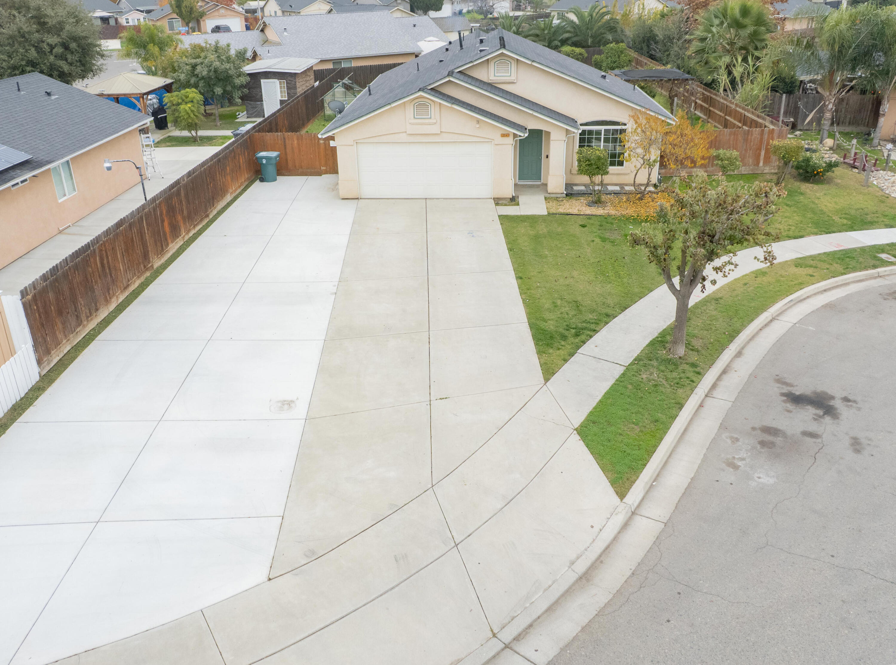 254 Feather Ct, Tulare, CA 93274