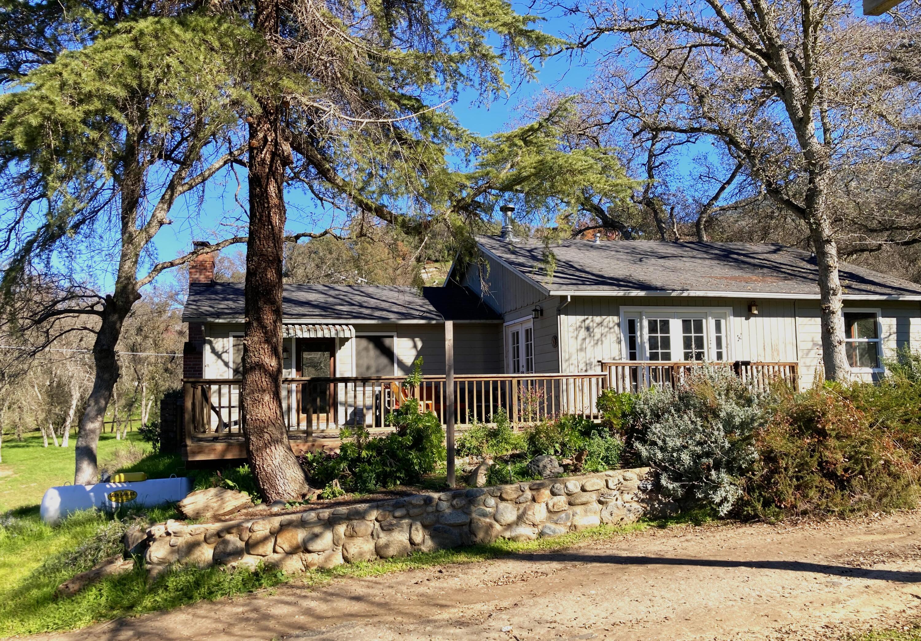 43560 Skyline Dr, Three Rivers, CA 93271