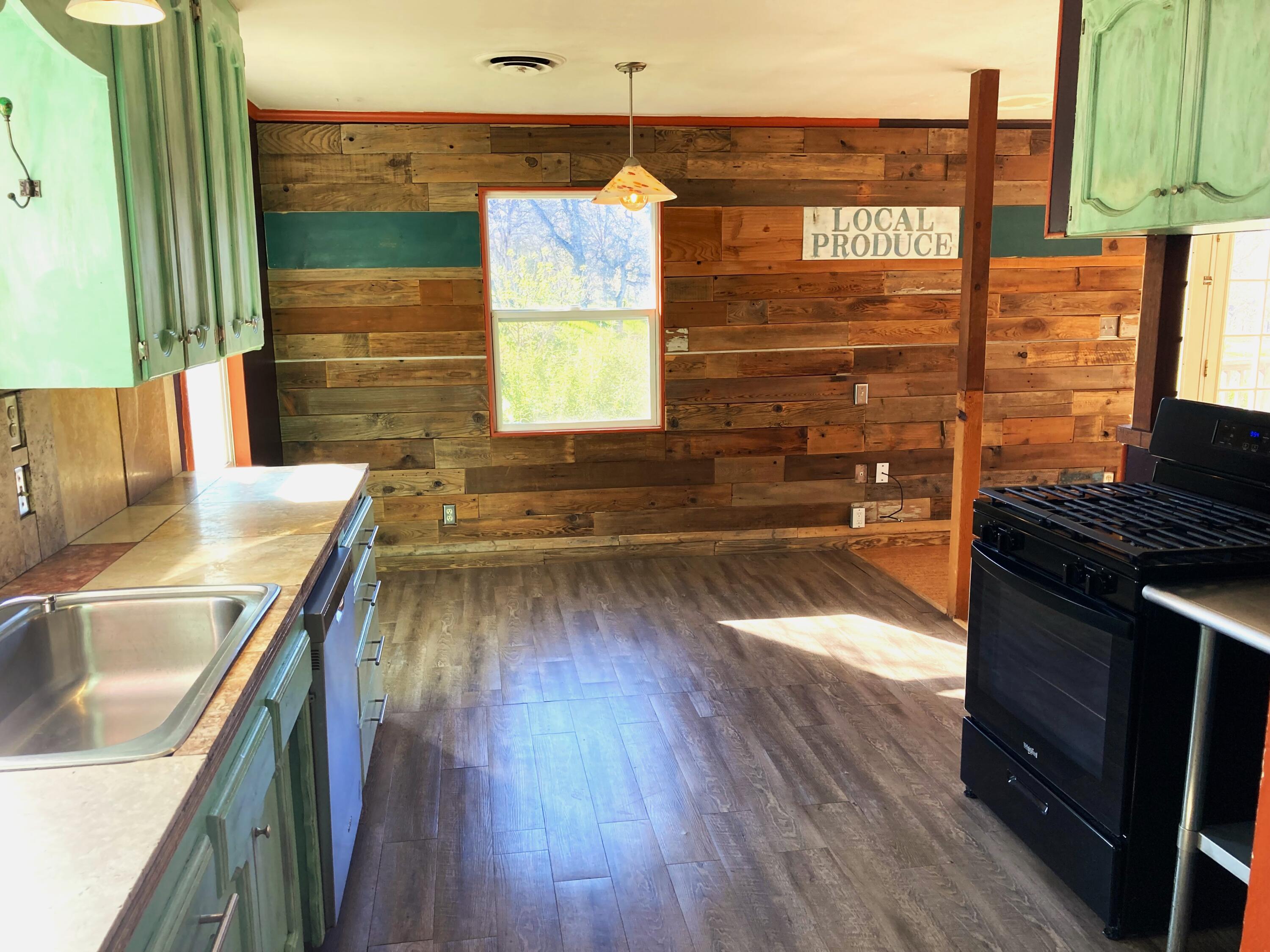 43560 Skyline Dr, Three Rivers, CA 93271