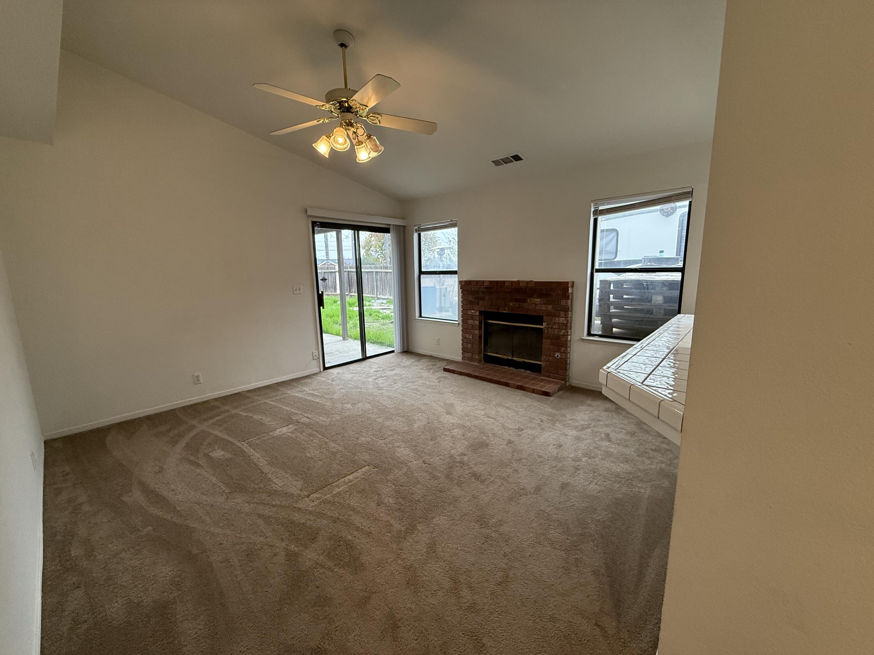 1720 E Henshaw Ave, Tulare, CA 93274