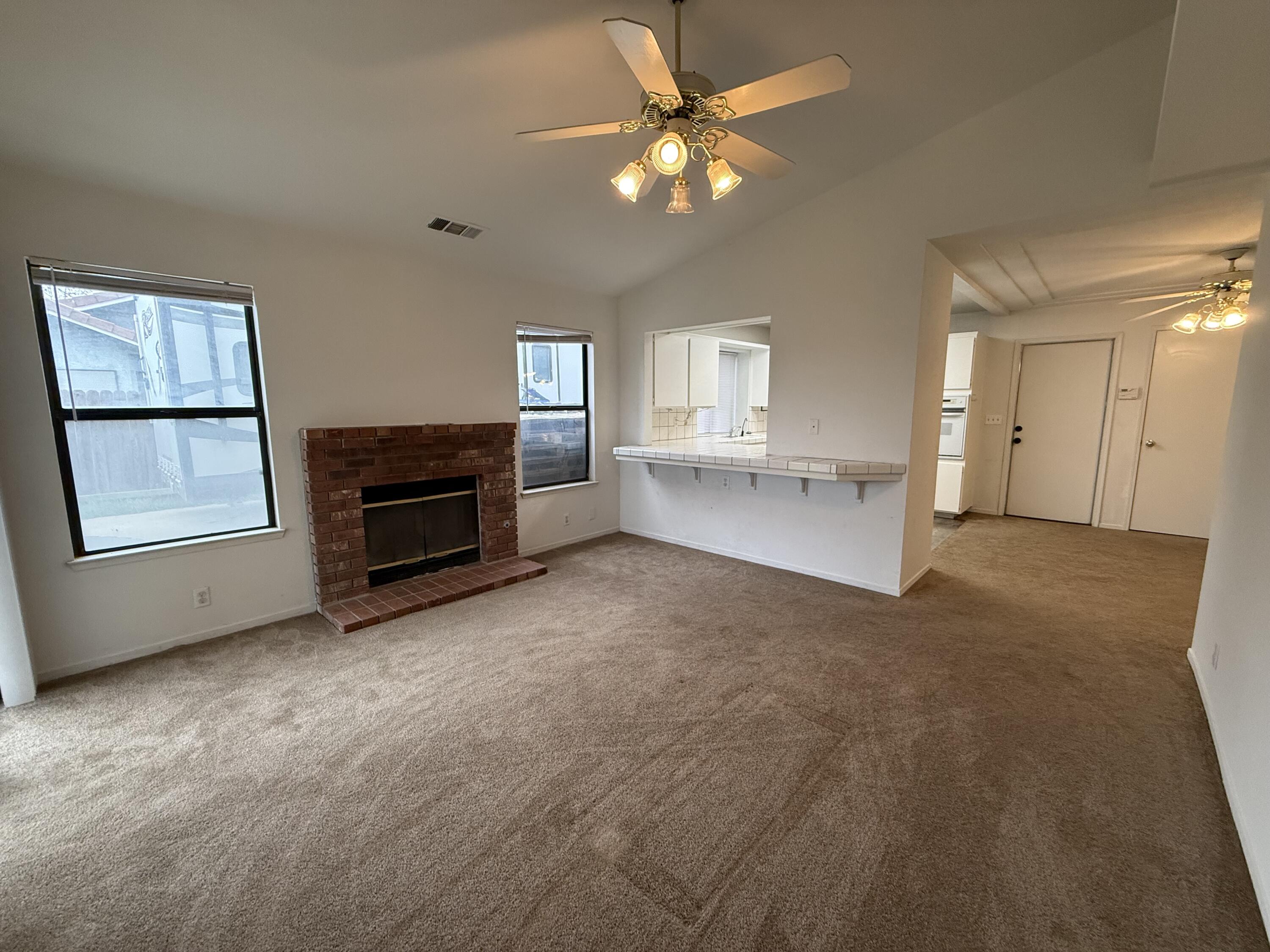 1720 E Henshaw Ave, Tulare, CA 93274