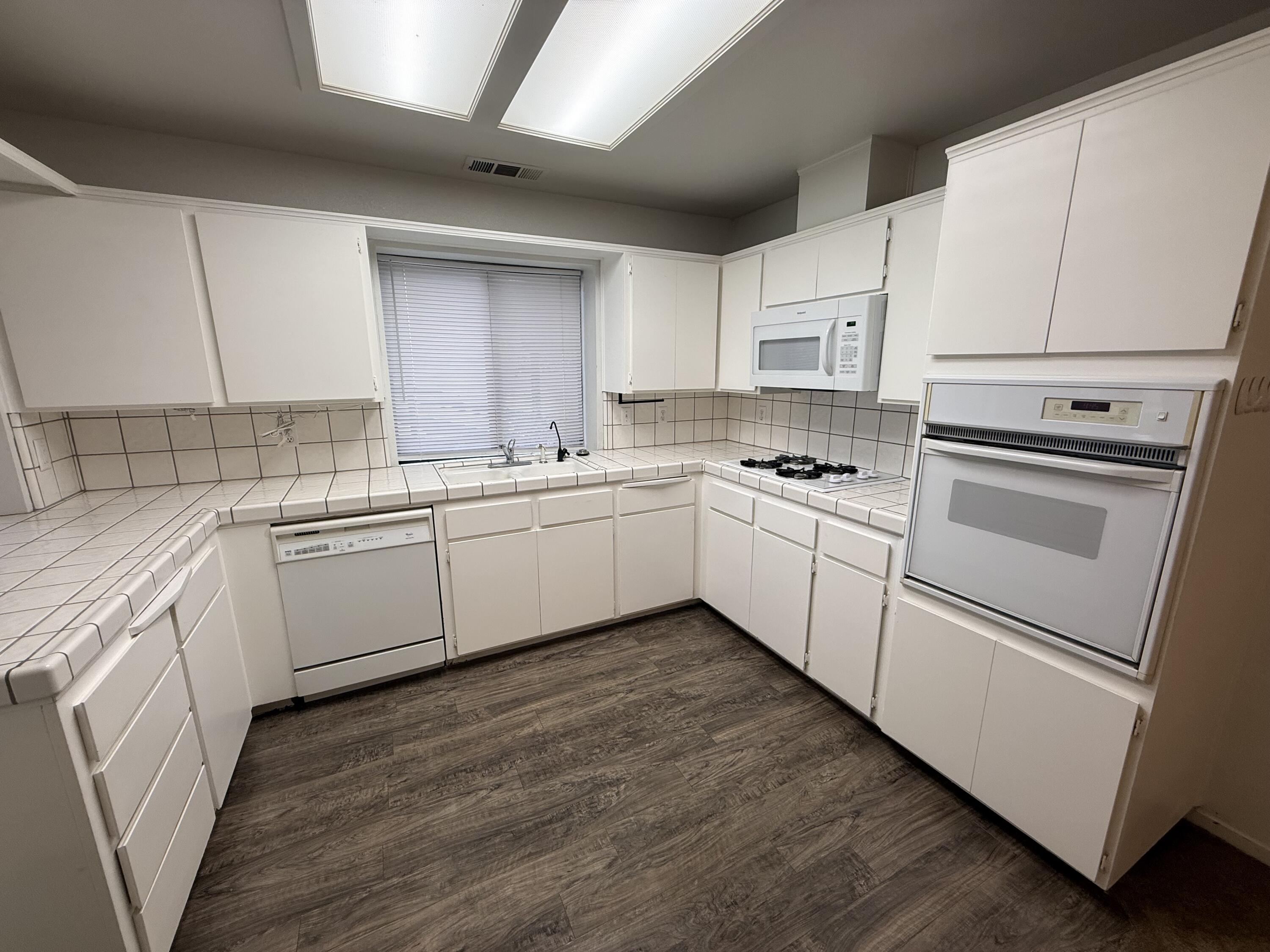 1720 E Henshaw Ave, Tulare, CA 93274