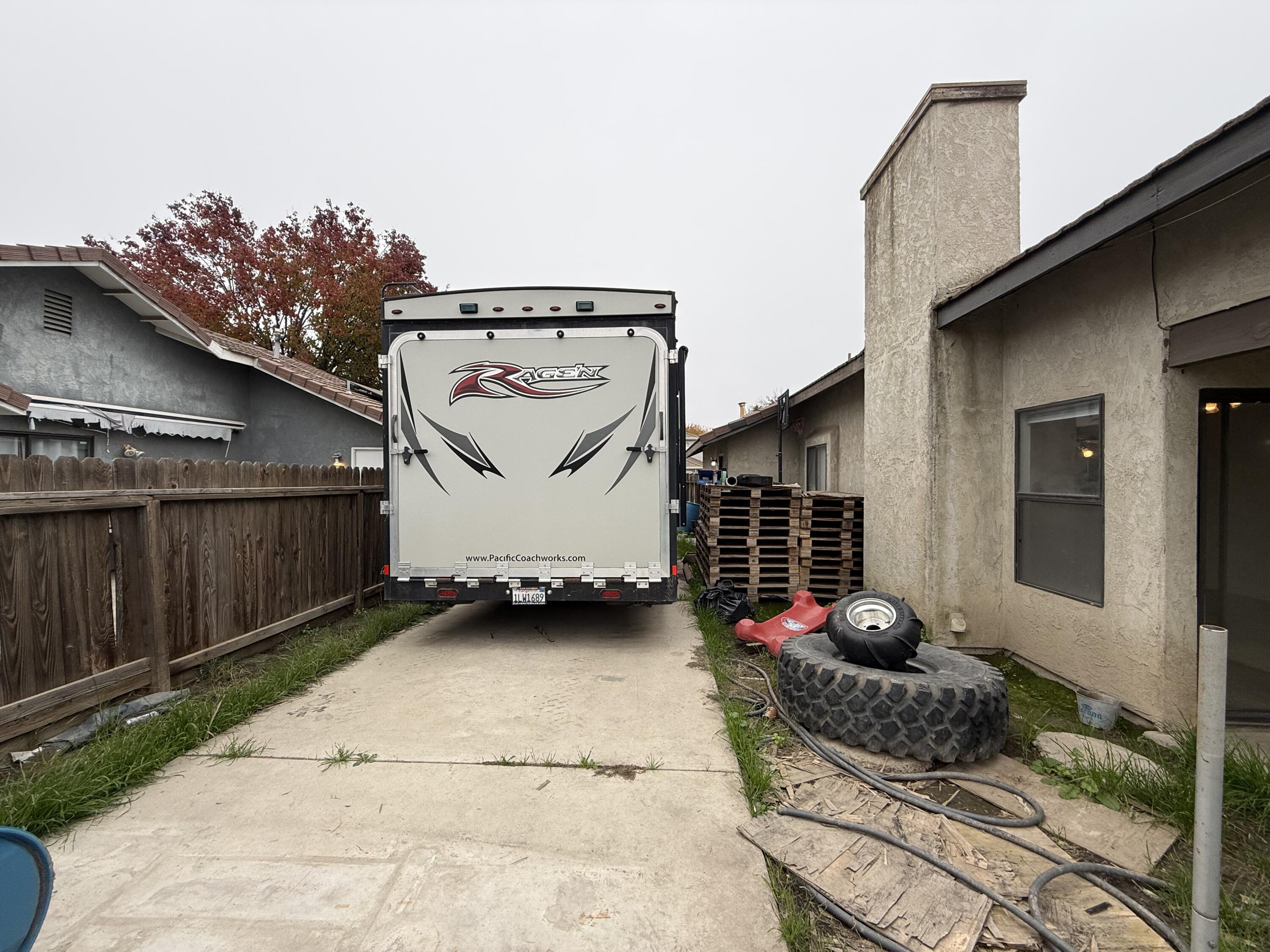 1720 E Henshaw Ave, Tulare, CA 93274