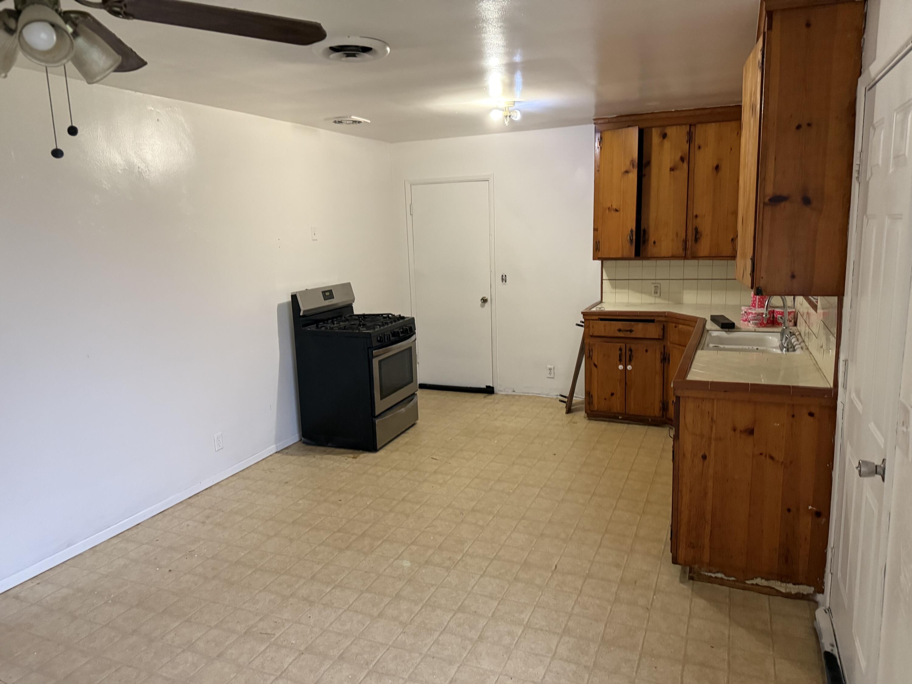 474 W Montgomery Ave, Porterville, CA 93257