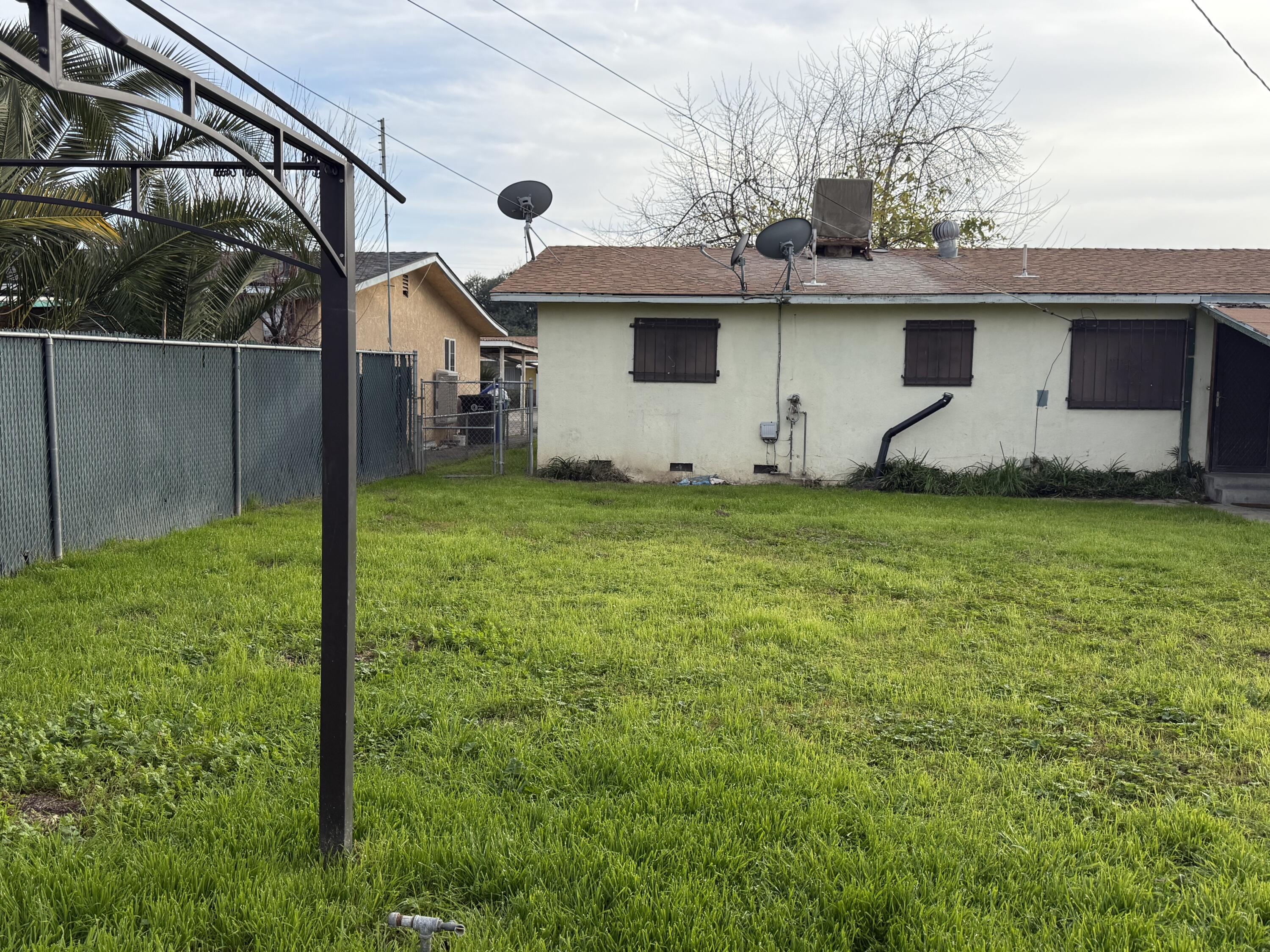 474 W Montgomery Ave, Porterville, CA 93257