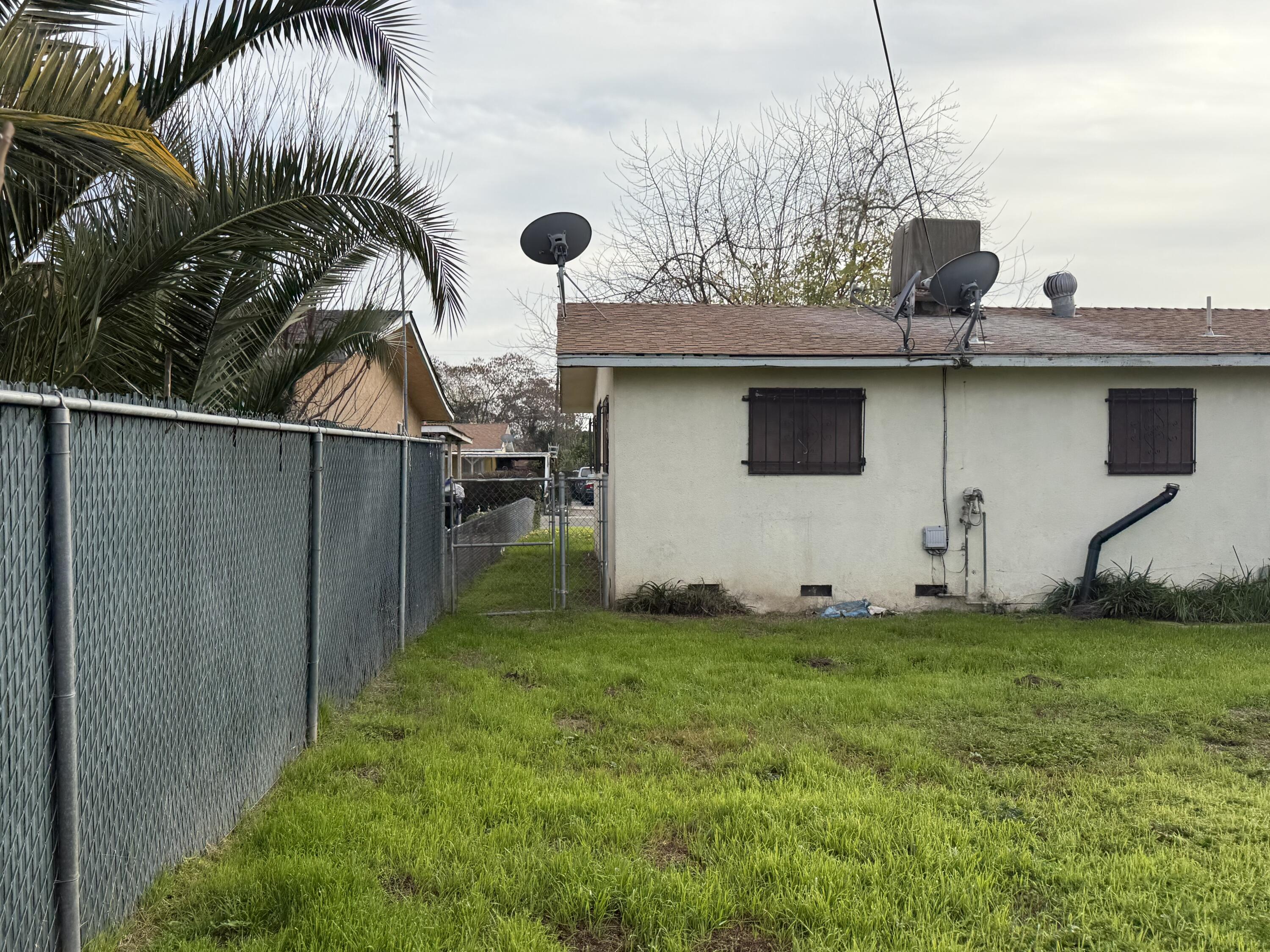 474 W Montgomery Ave, Porterville, CA 93257