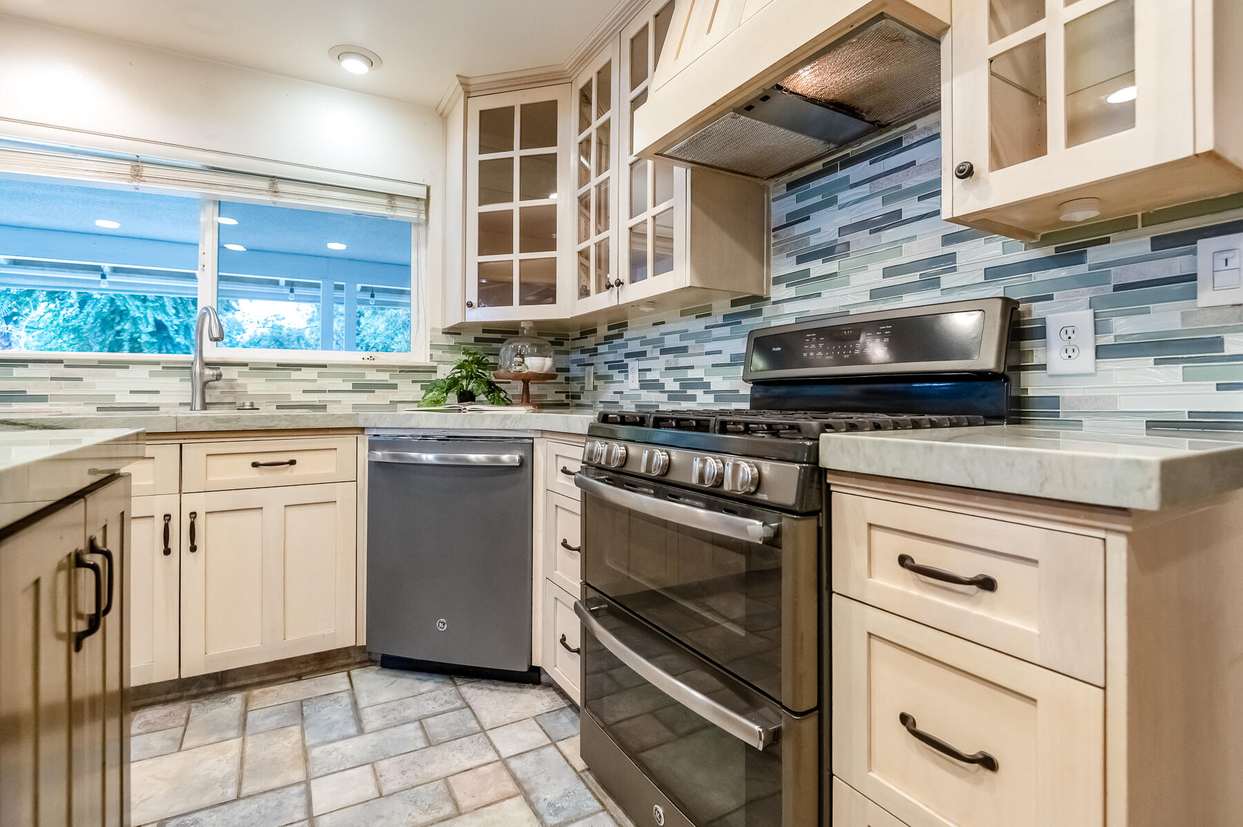 345 N Todd St, Visalia, CA 93291