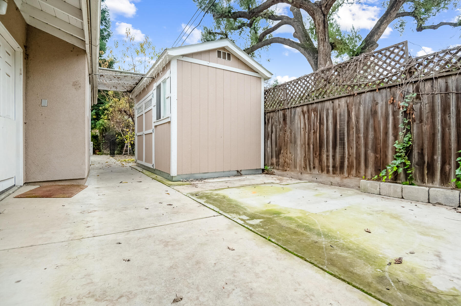 345 N Todd St, Visalia, CA 93291