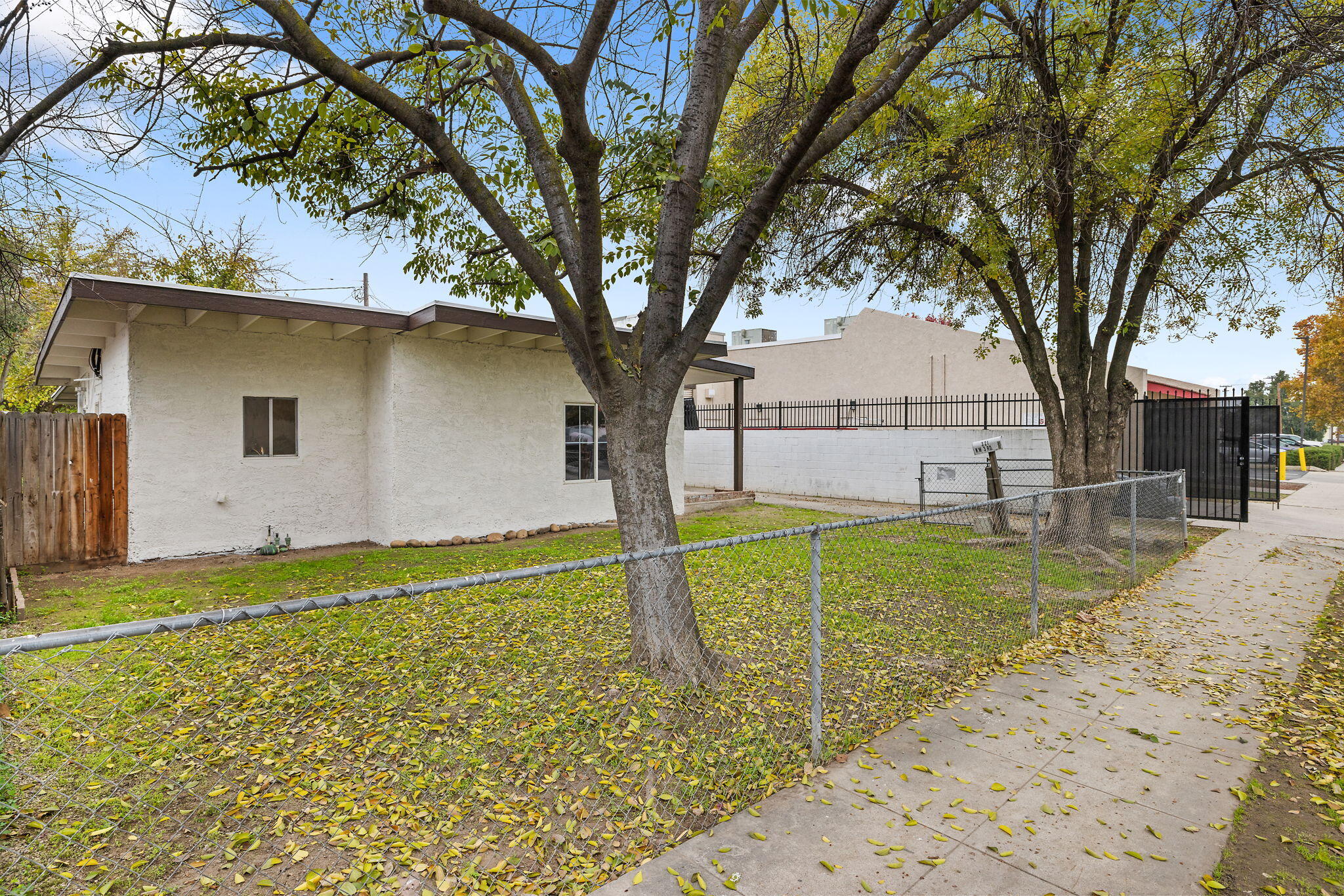 321 NW 3rd Ave, Visalia, CA 93291