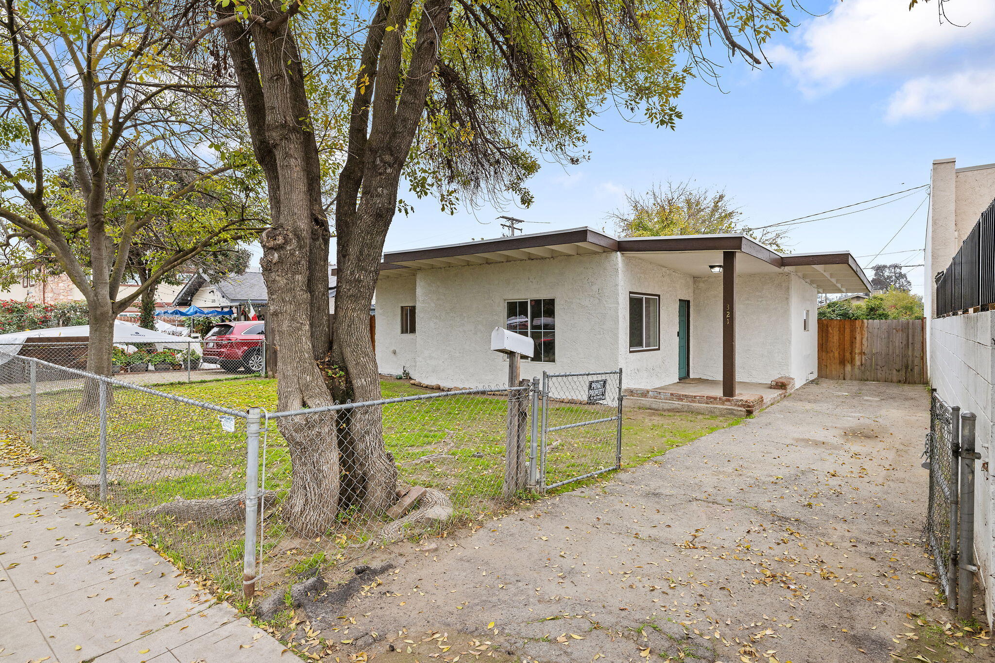 321 NW 3rd Ave, Visalia, CA 93291
