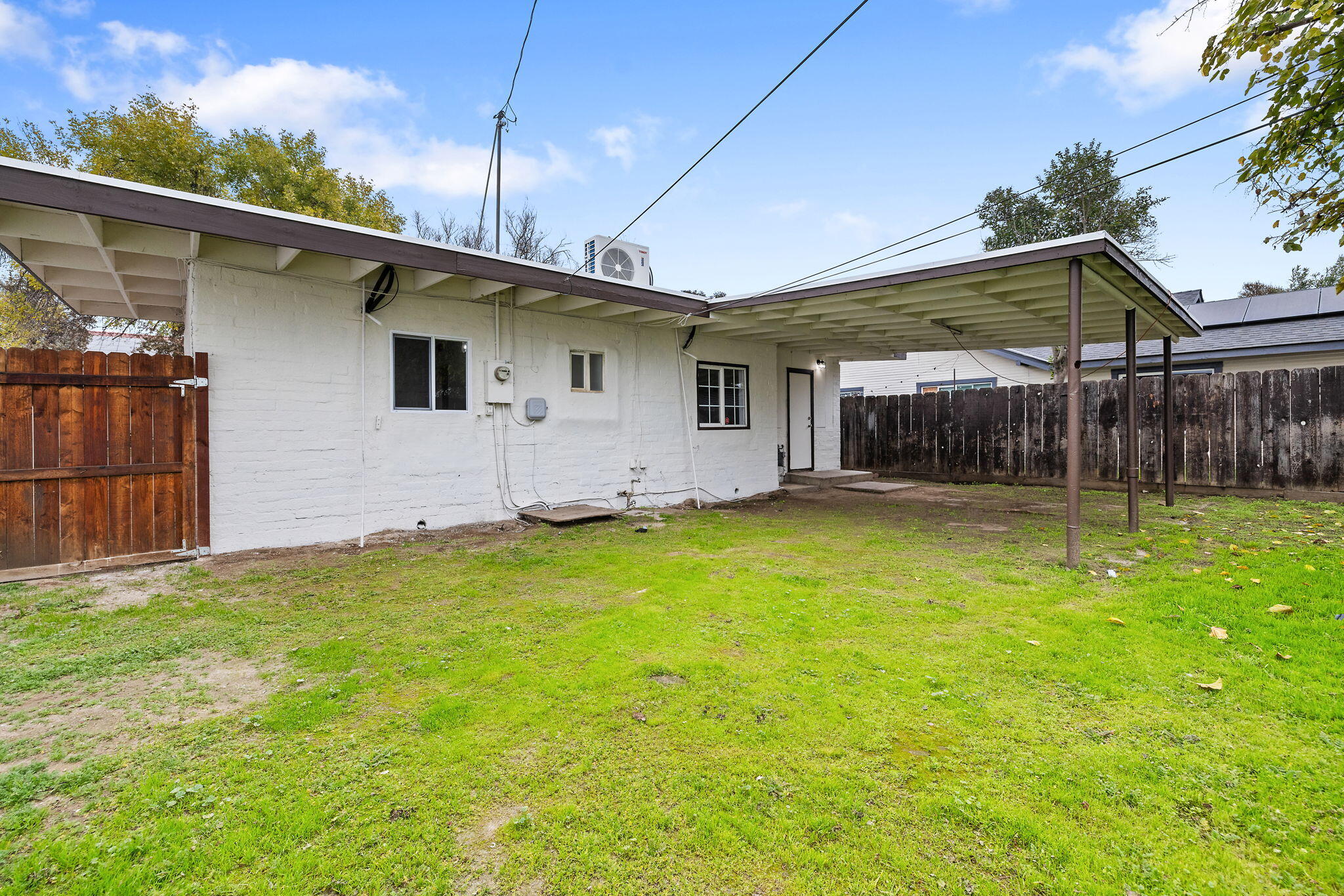 321 NW 3rd Ave, Visalia, CA 93291