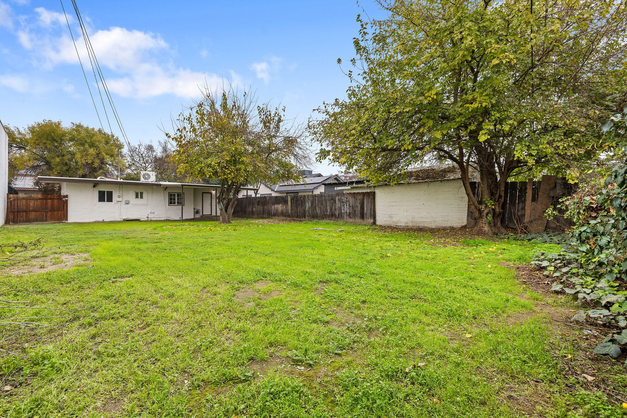 321 NW 3rd Ave, Visalia, CA 93291