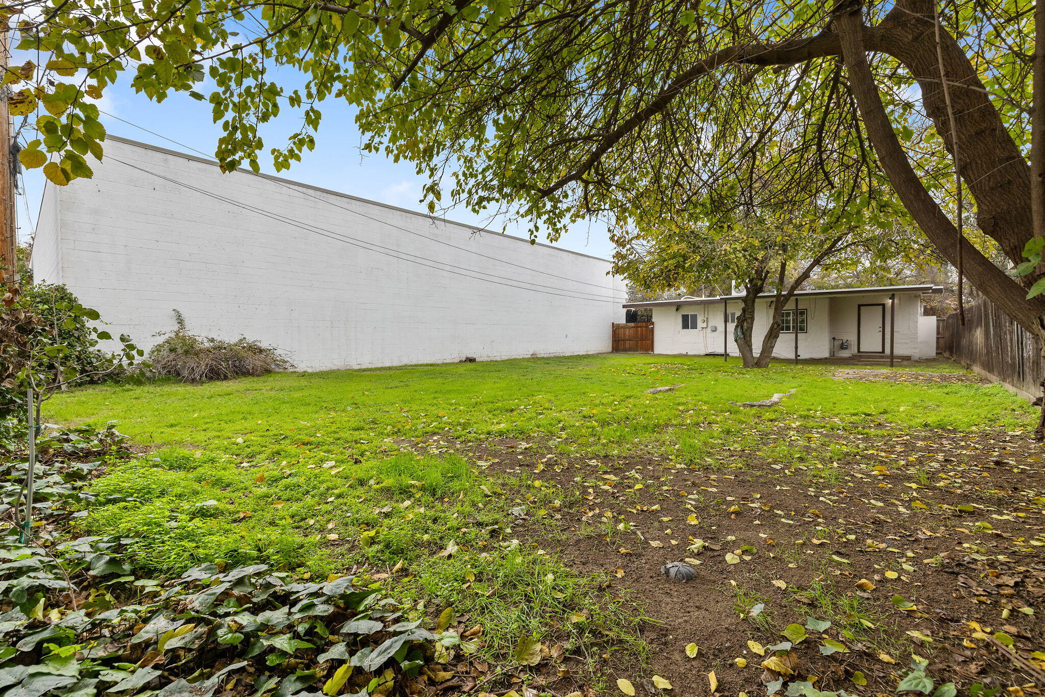 321 NW 3rd Ave, Visalia, CA 93291