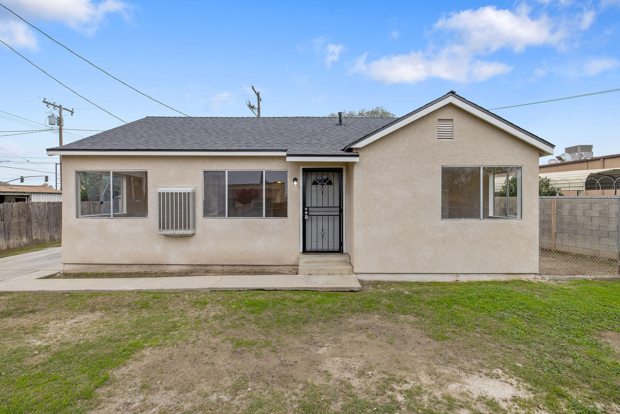 125 N Hicks St #B, Visalia, CA 93291