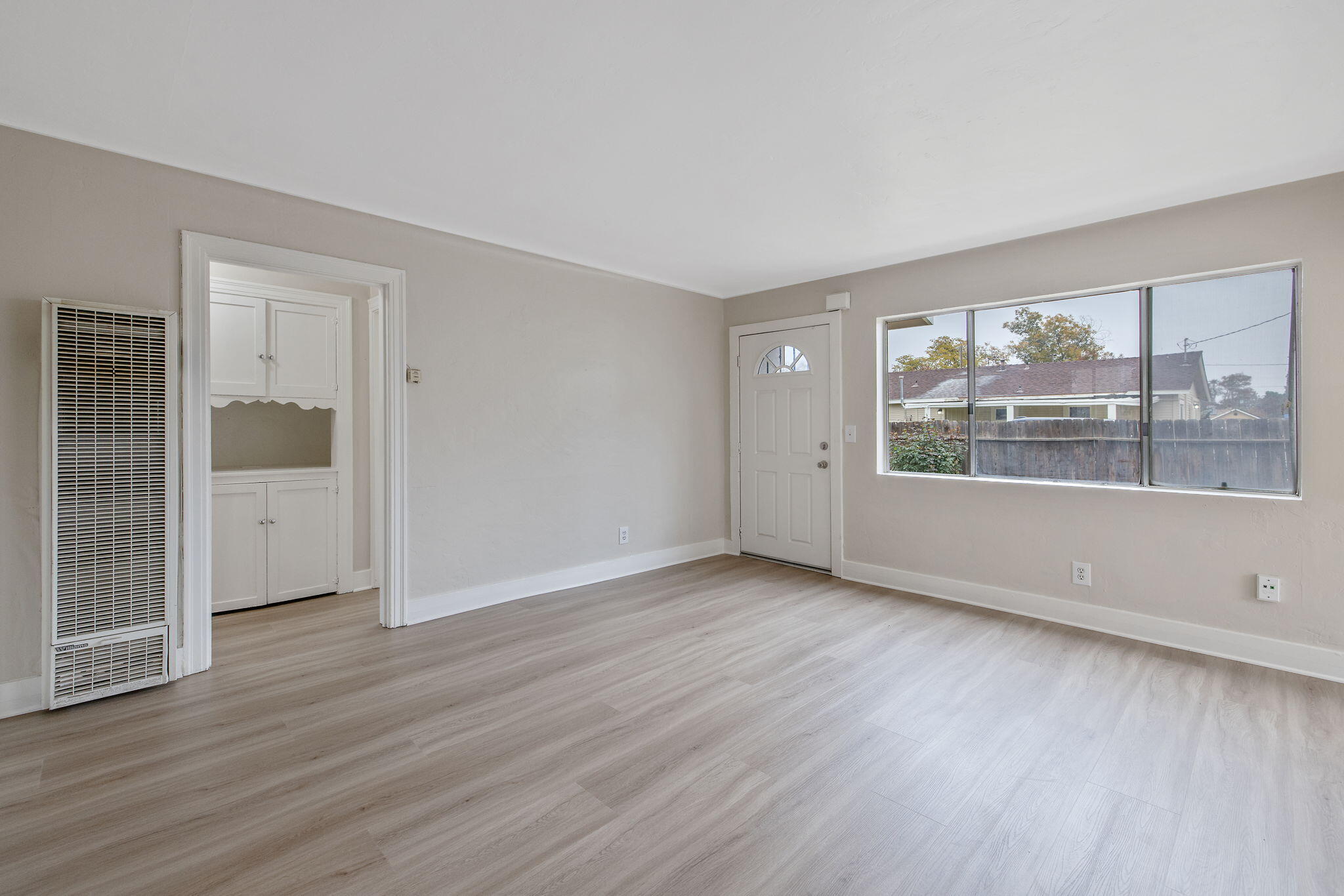 125 N Hicks St #B, Visalia, CA 93291