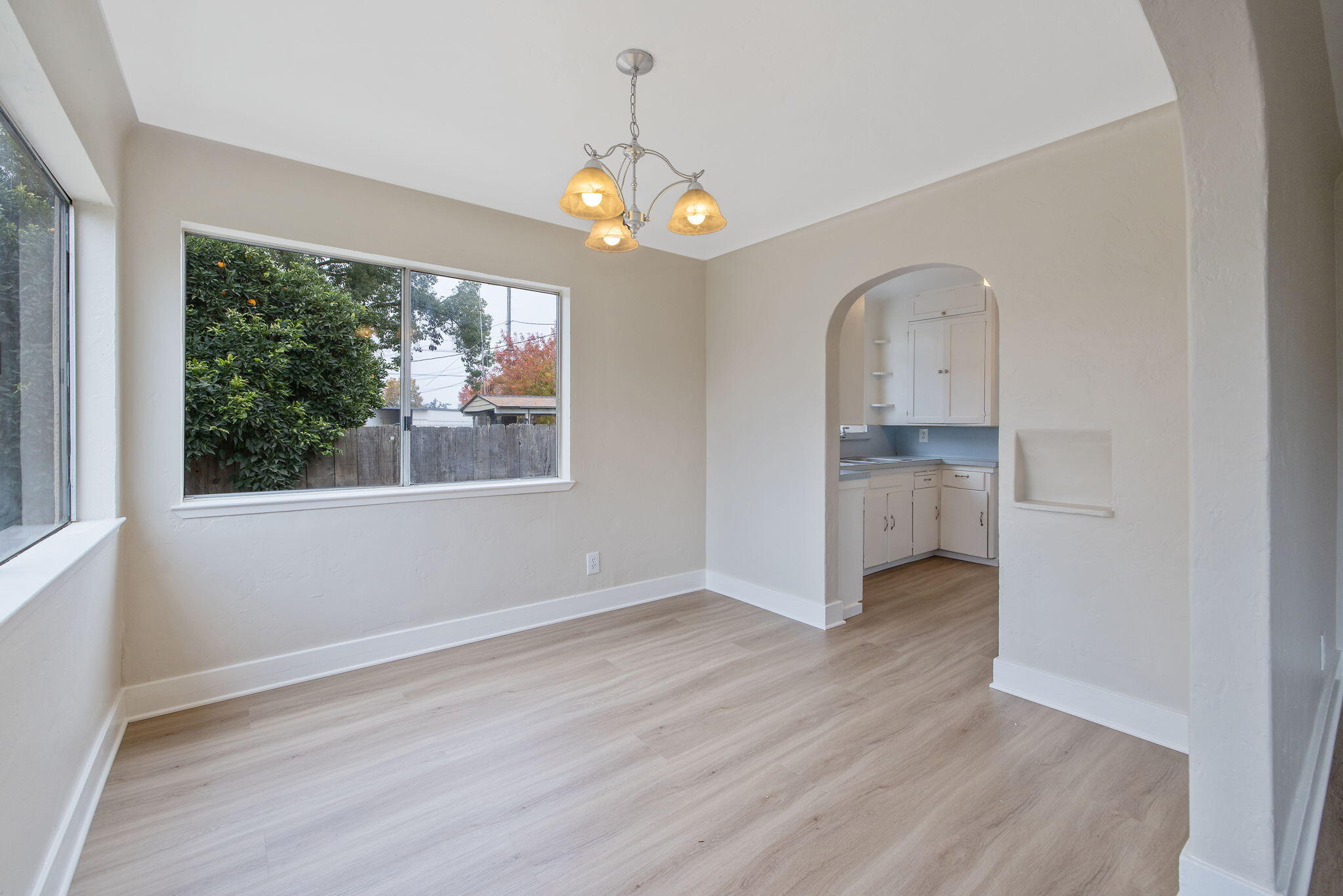 125 N Hicks St #B, Visalia, CA 93291