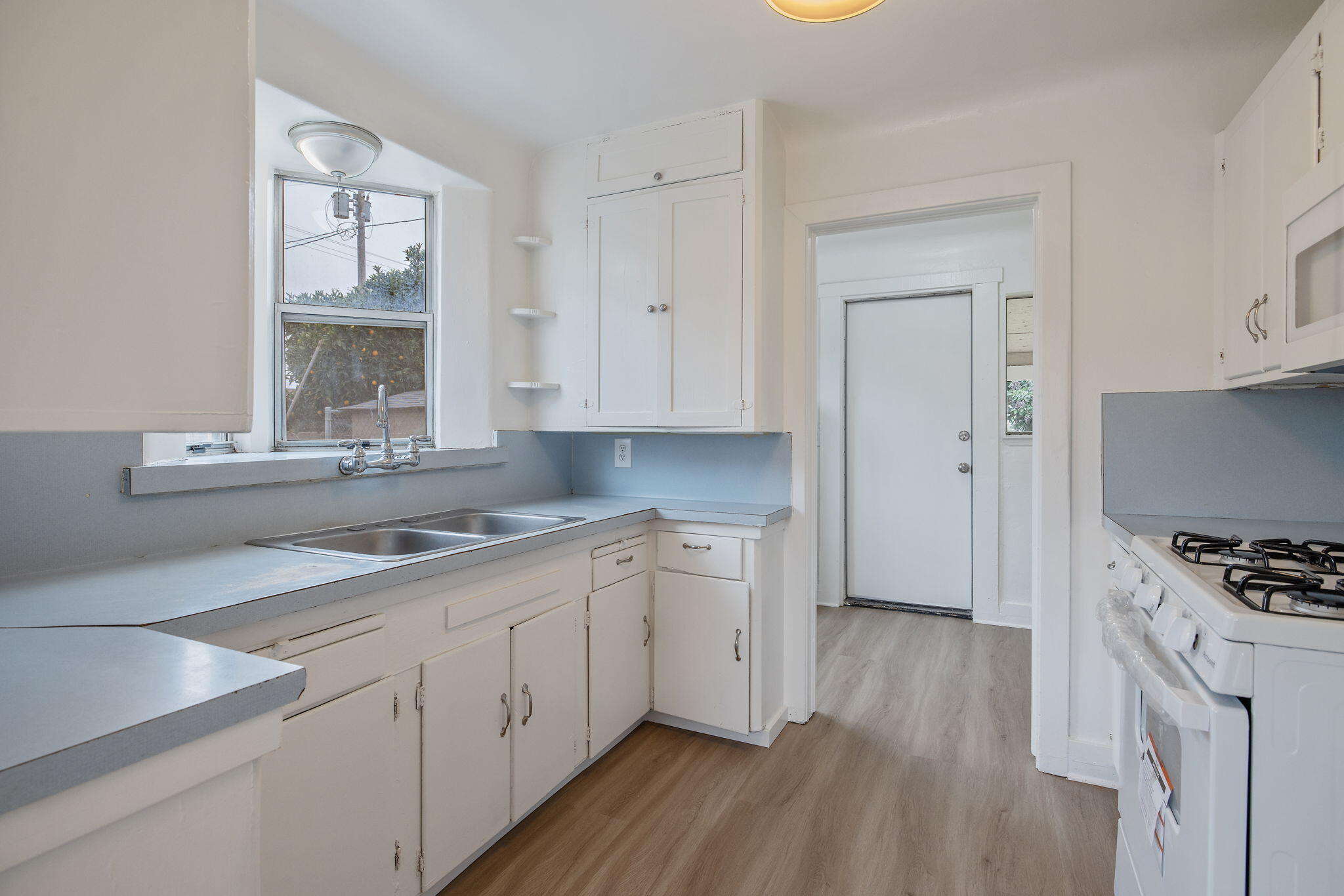 125 N Hicks St #B, Visalia, CA 93291