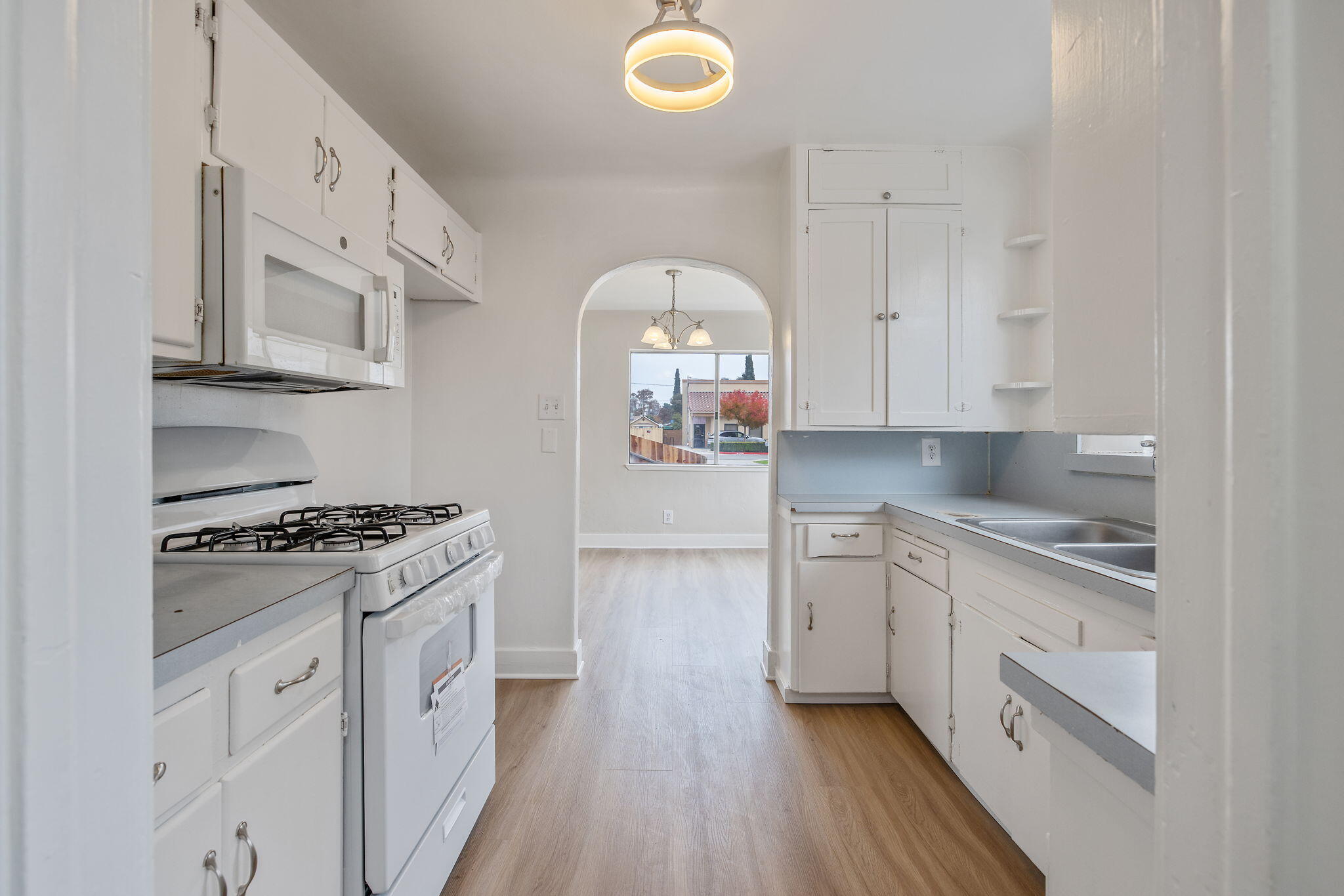 125 N Hicks St #B, Visalia, CA 93291