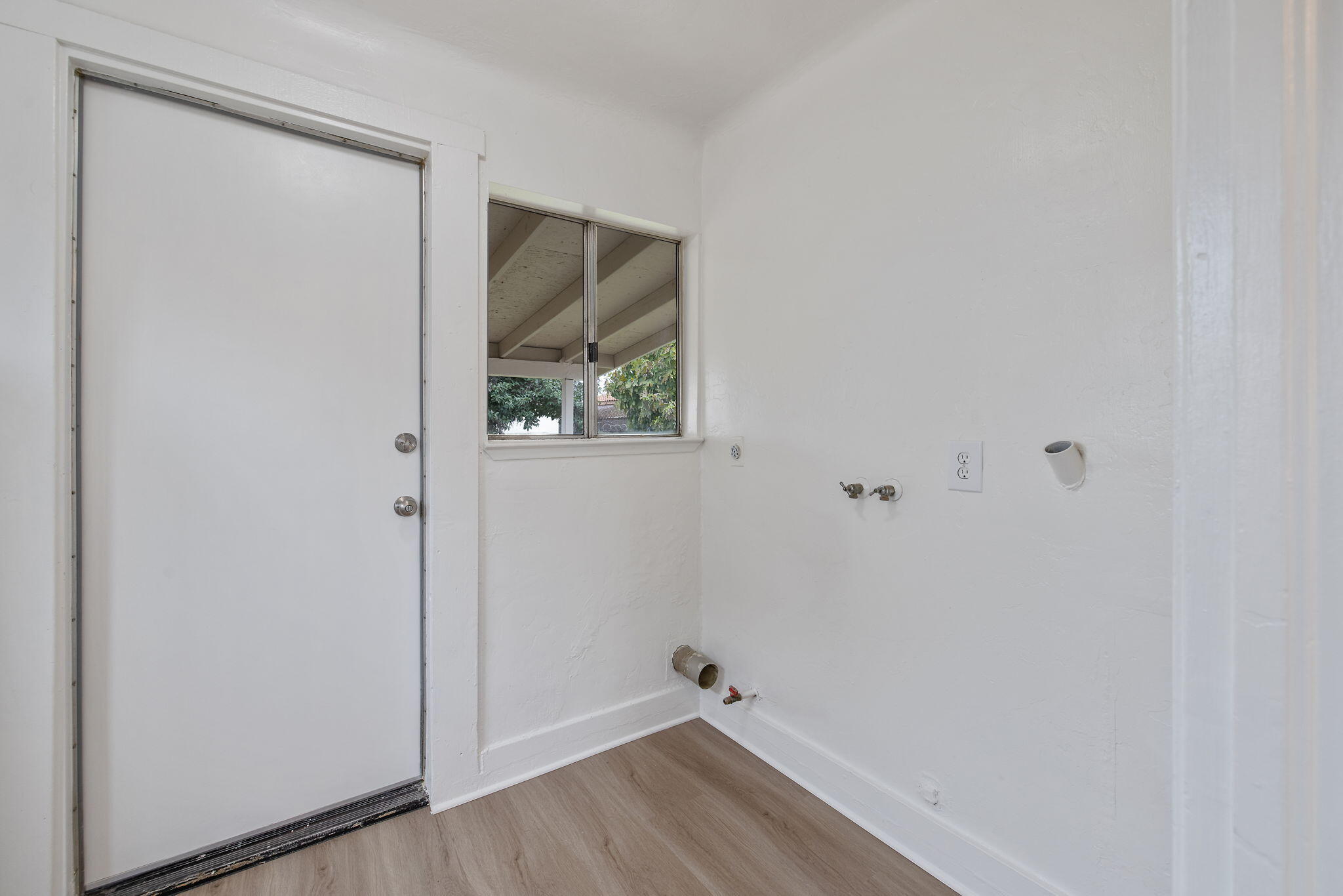 125 N Hicks St #B, Visalia, CA 93291