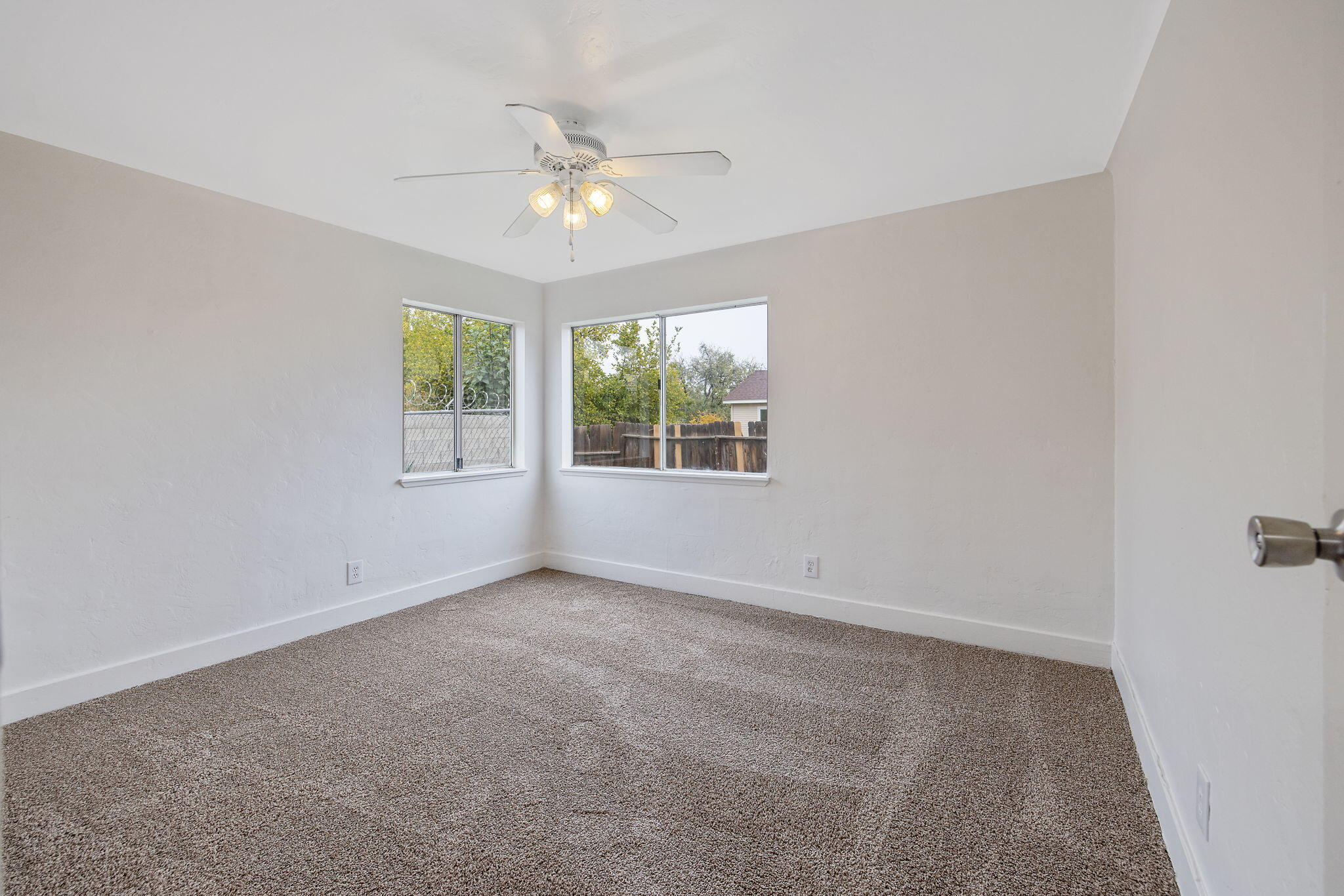 125 N Hicks St #B, Visalia, CA 93291