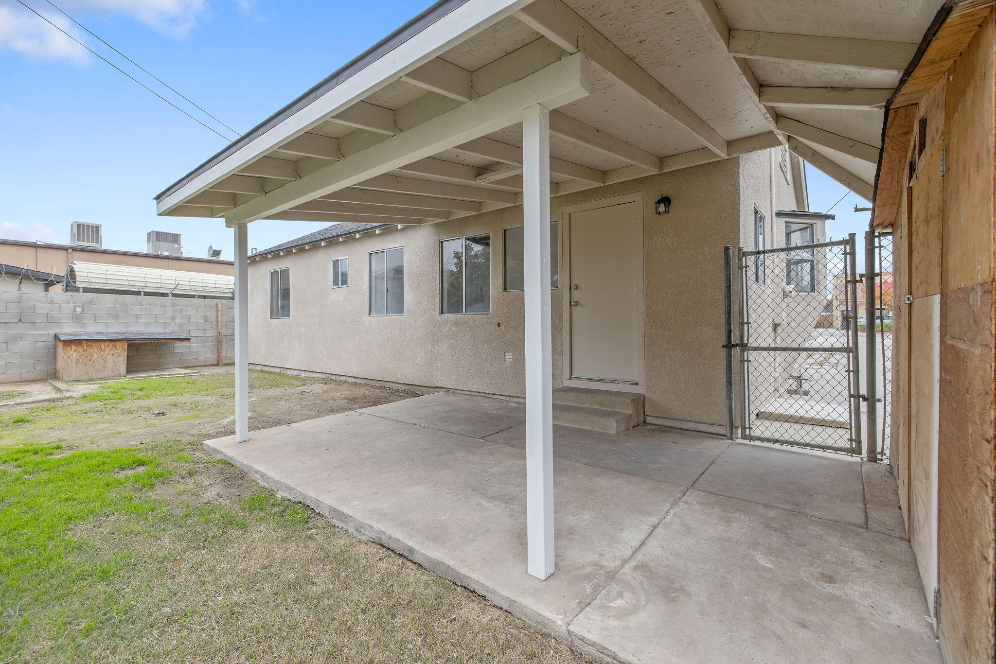 125 N Hicks St #B, Visalia, CA 93291