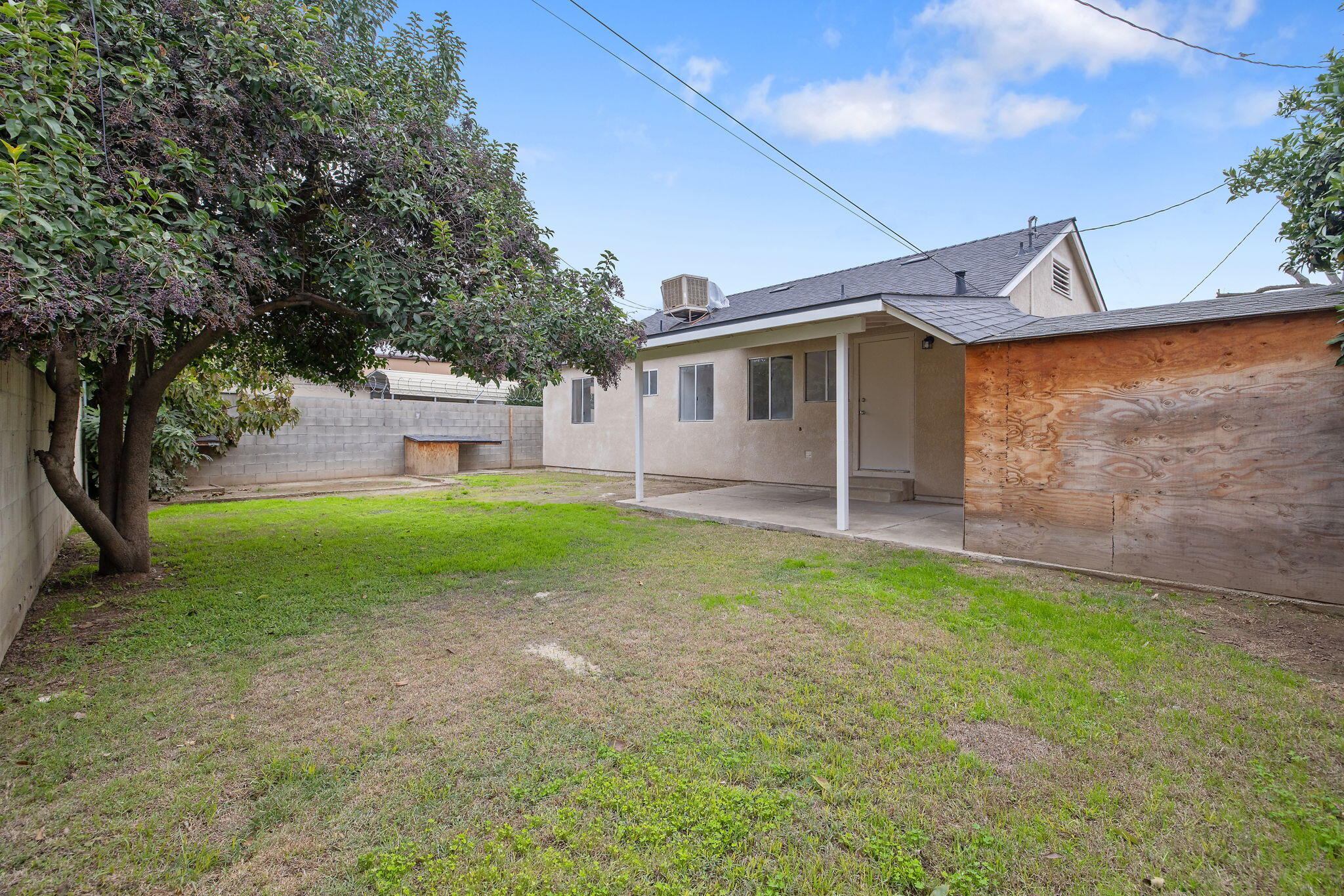 125 N Hicks St #B, Visalia, CA 93291