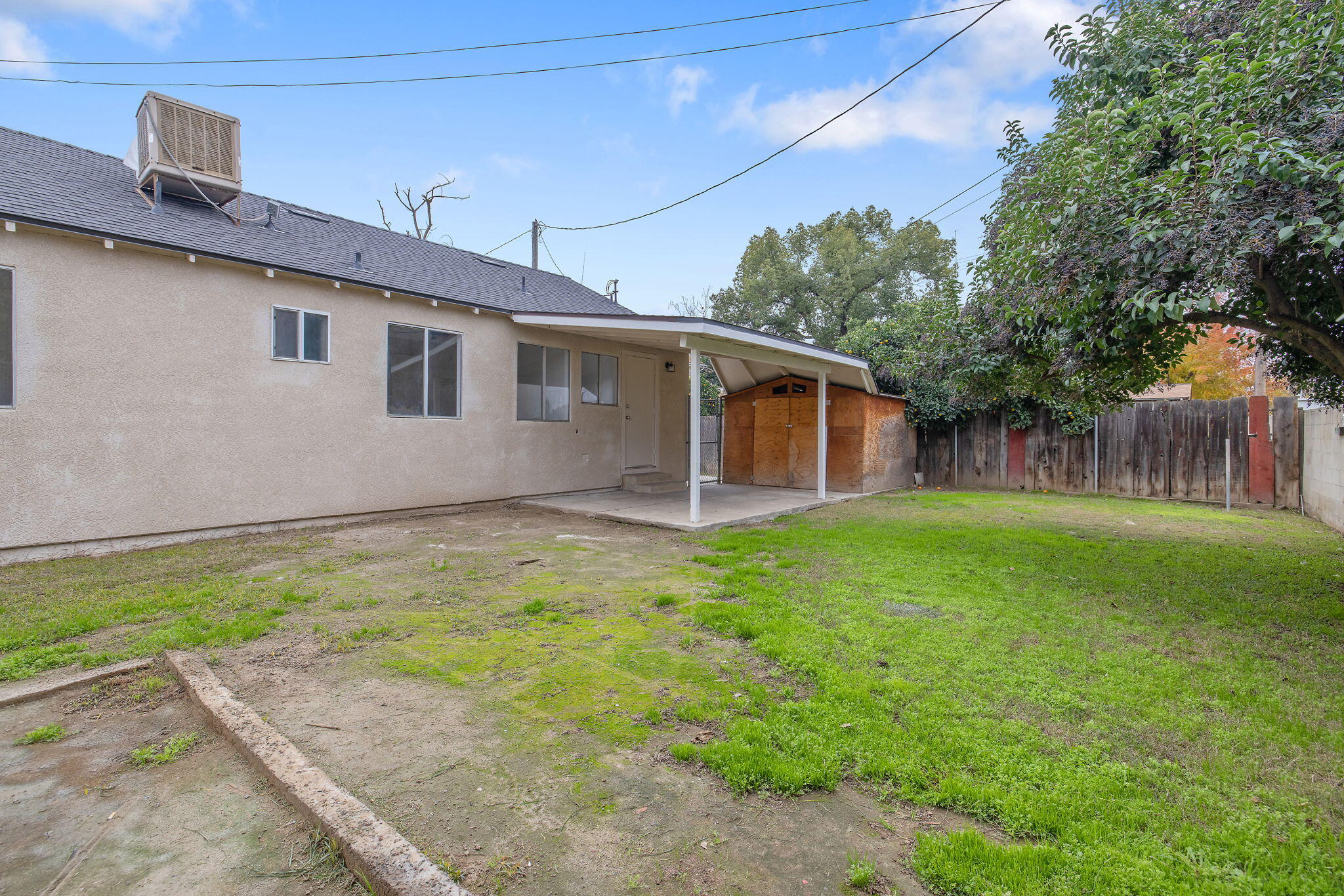125 N Hicks St #B, Visalia, CA 93291