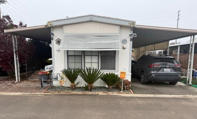 320 N Blackstone St #14, Tulare, CA 93274