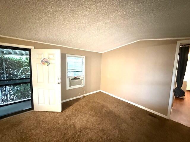 320 N Blackstone St #14, Tulare, CA 93274