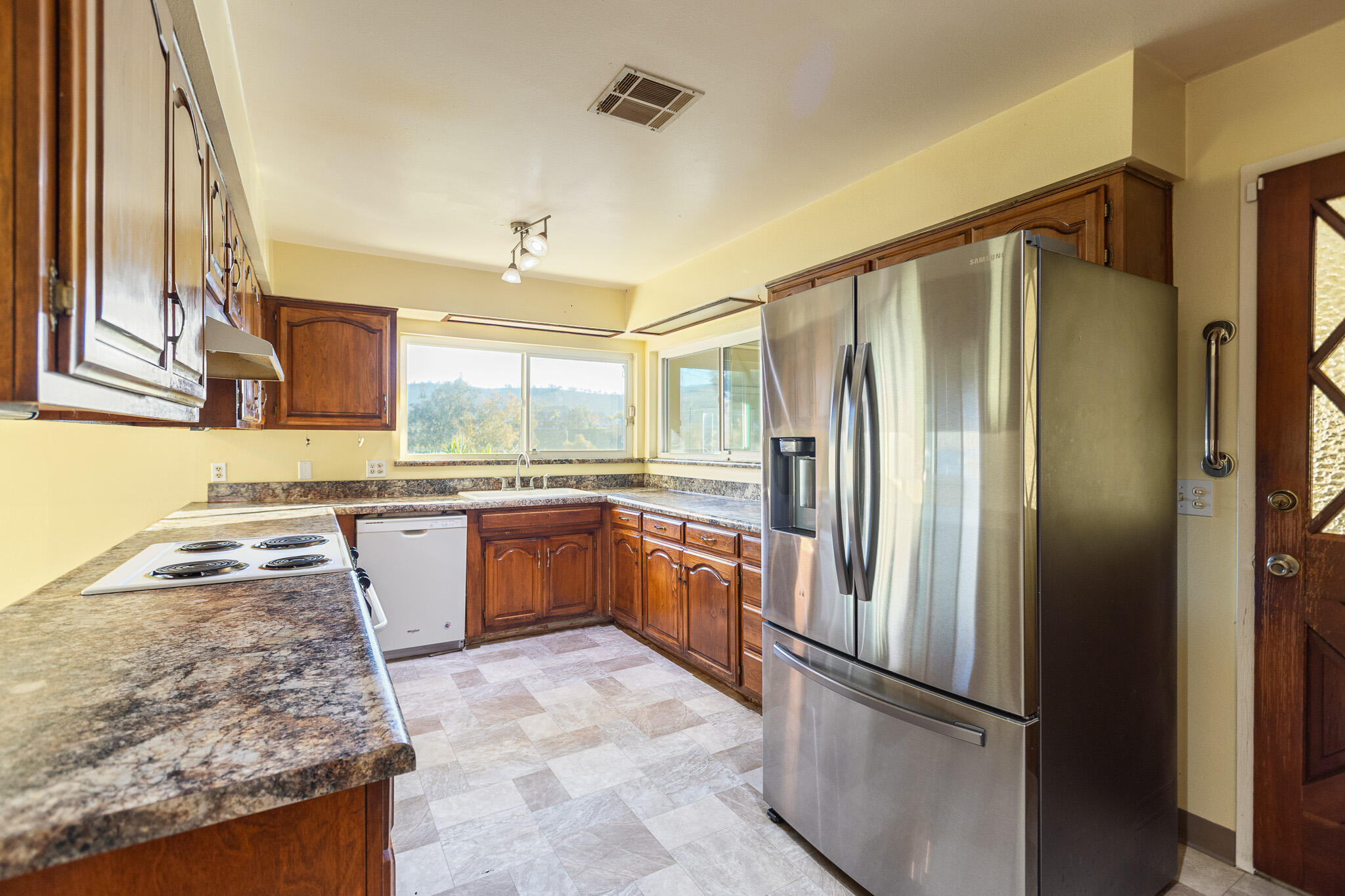 34622 La Paloma Dr, Springville, CA 93265