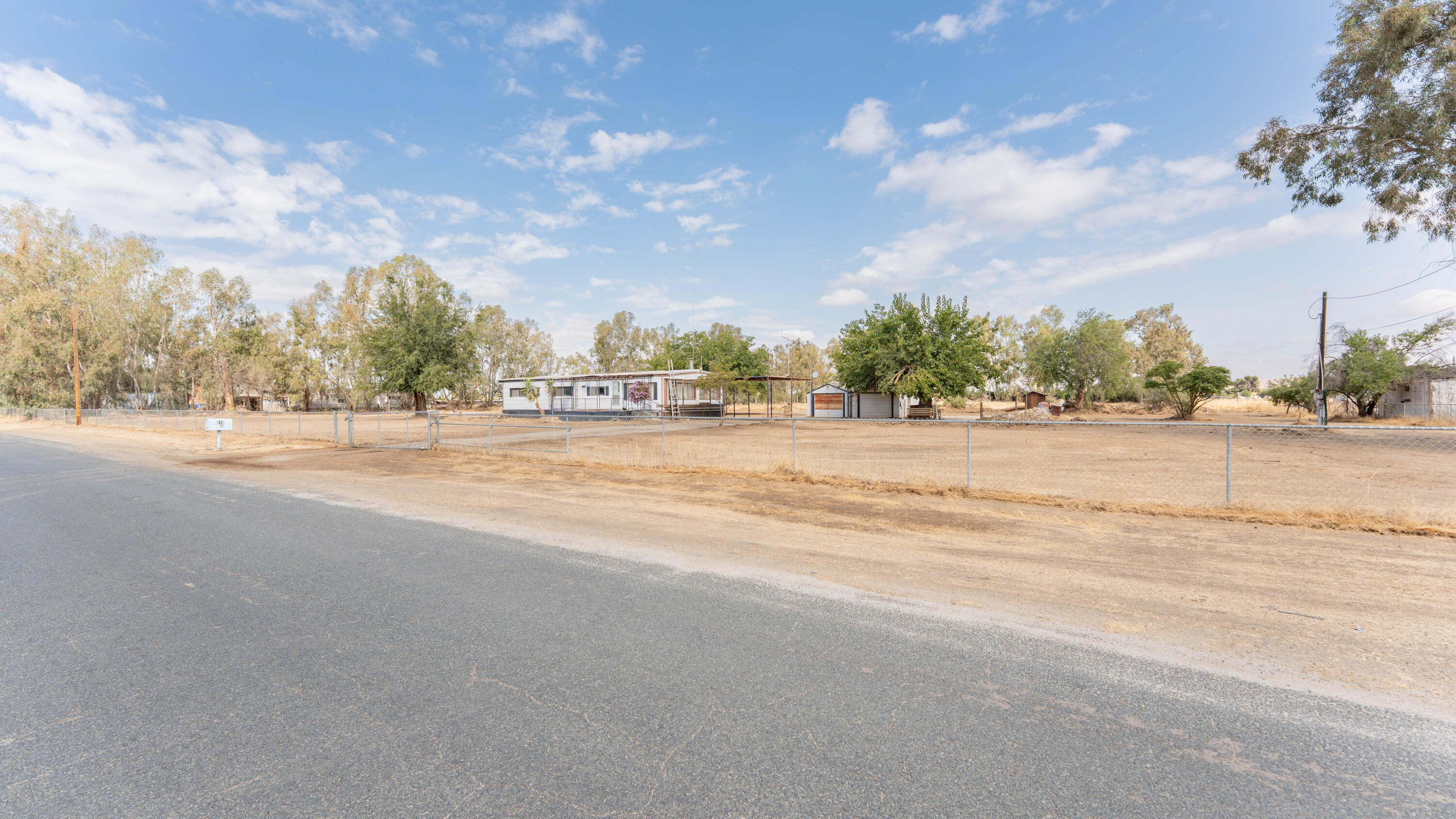 610 Hemlock Ave, Porterville, CA 93257