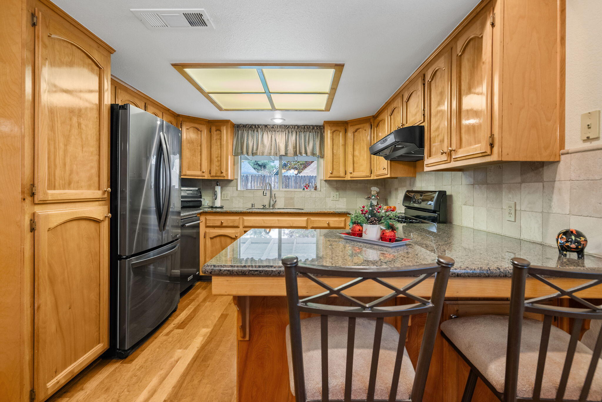 615 N Orange Ave, Exeter, CA 93221