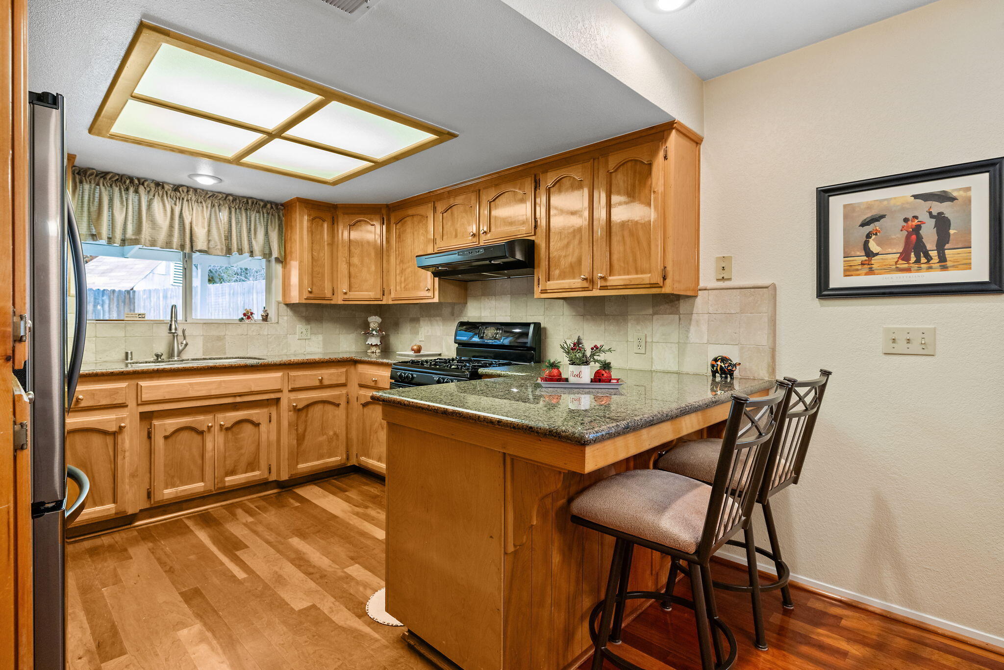 615 N Orange Ave, Exeter, CA 93221