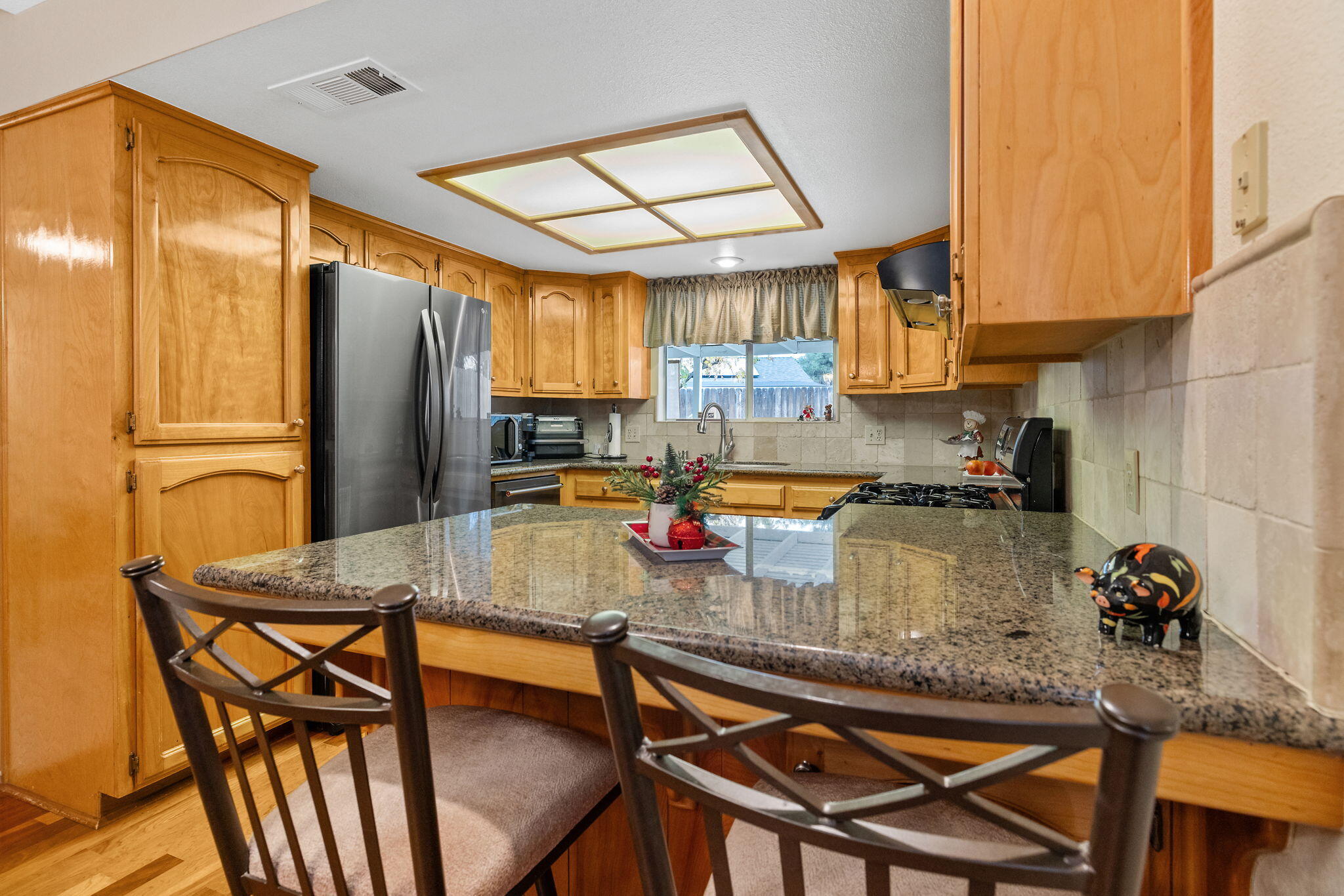 615 N Orange Ave, Exeter, CA 93221