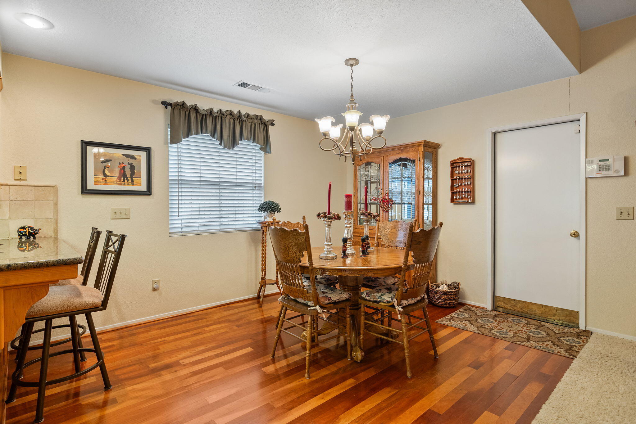 615 N Orange Ave, Exeter, CA 93221