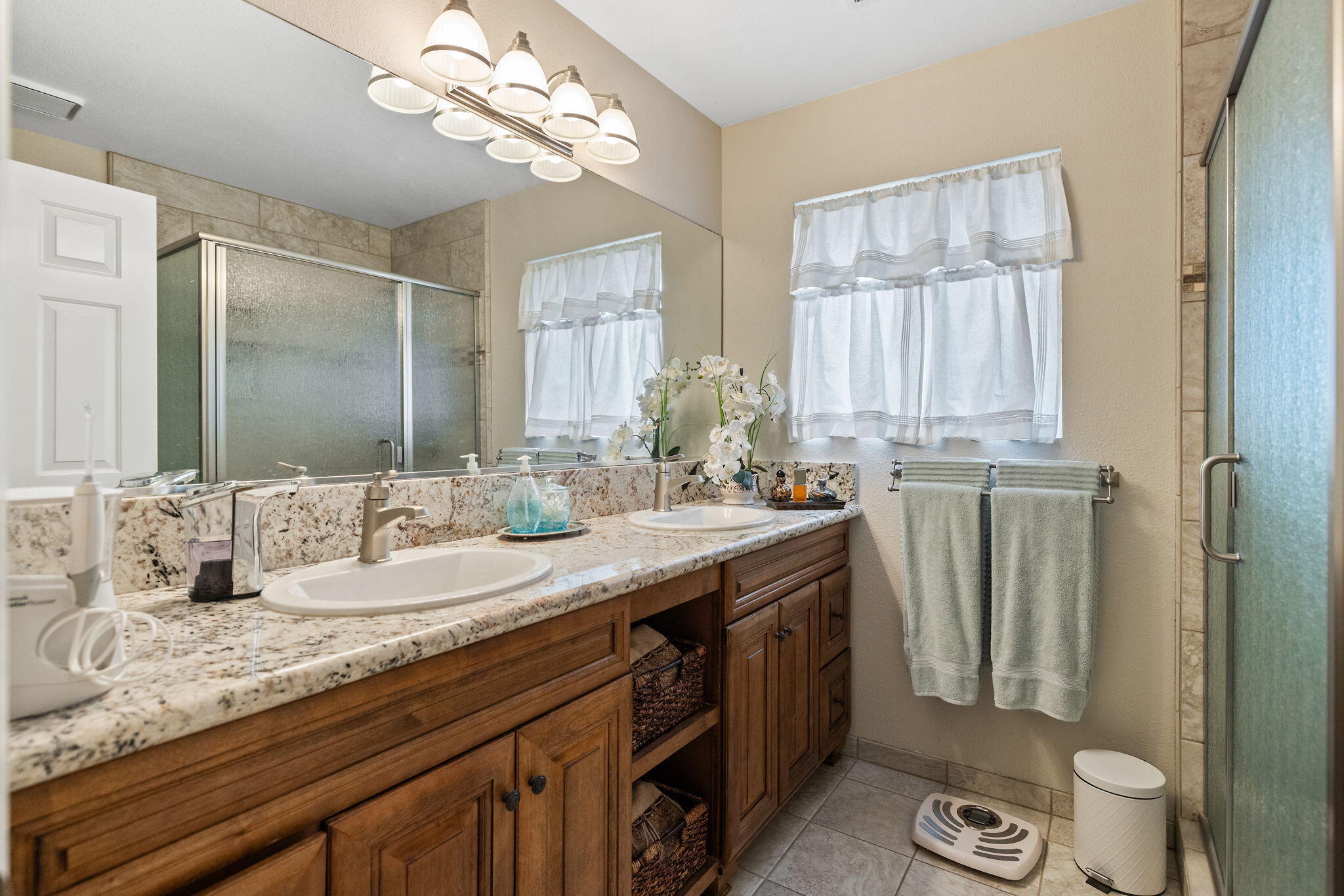 615 N Orange Ave, Exeter, CA 93221