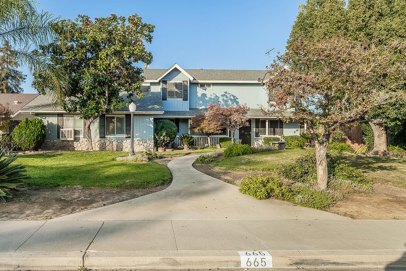 665 Ramblewood Ct, Dinuba, CA 93618