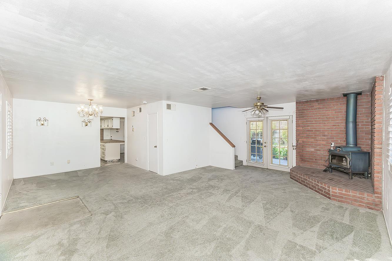 665 Ramblewood Ct, Dinuba, CA 93618