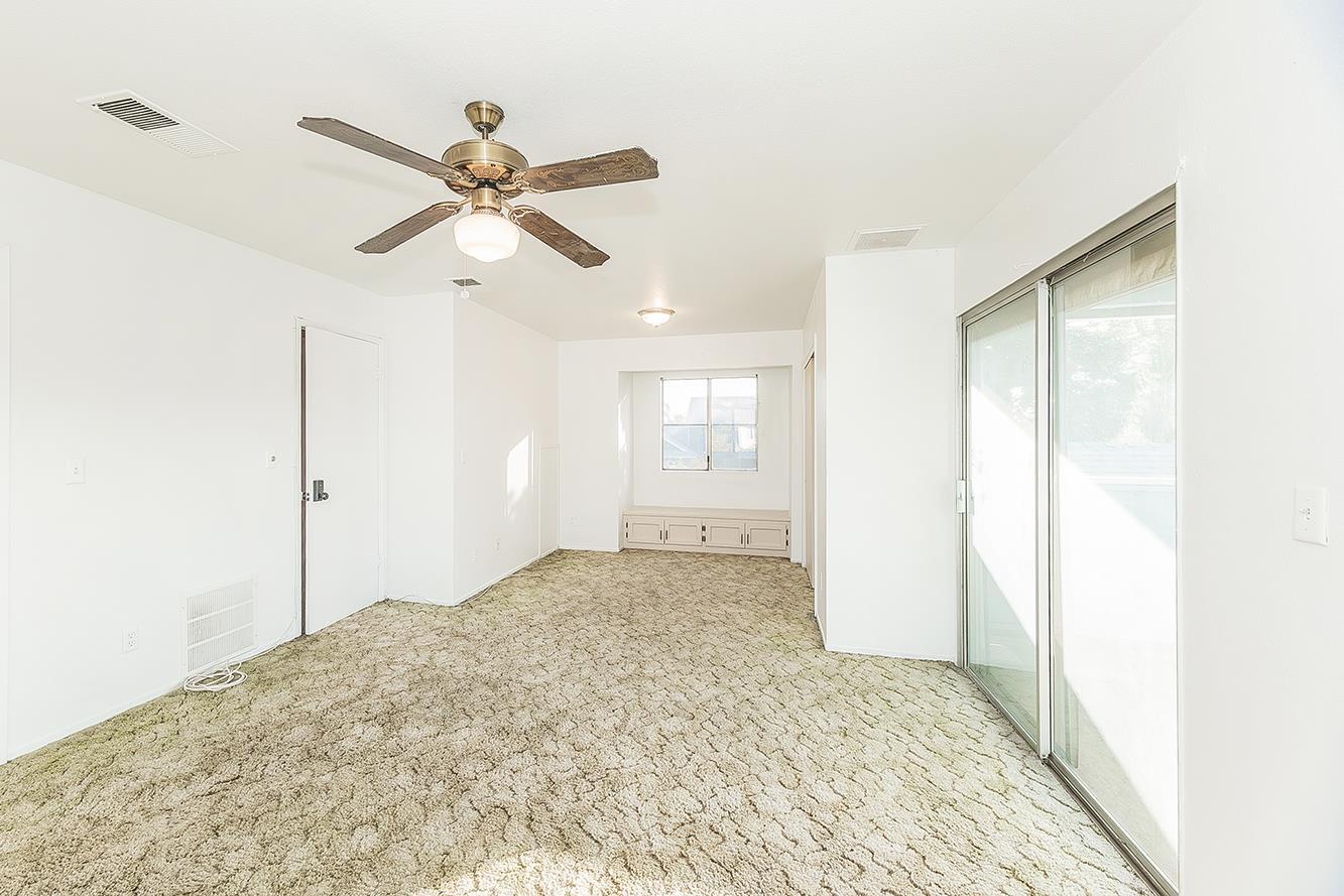 665 Ramblewood Ct, Dinuba, CA 93618