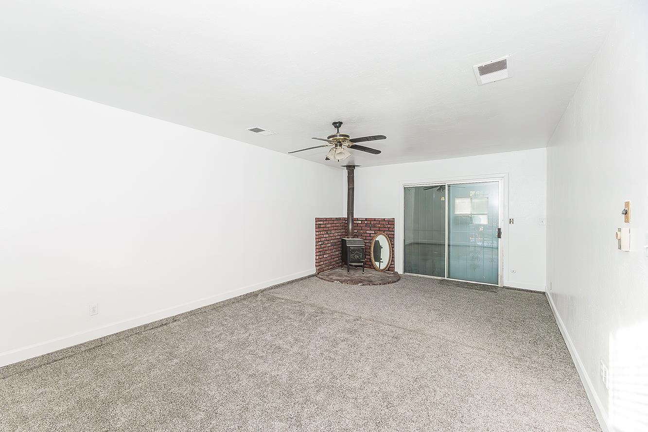 665 Ramblewood Ct, Dinuba, CA 93618