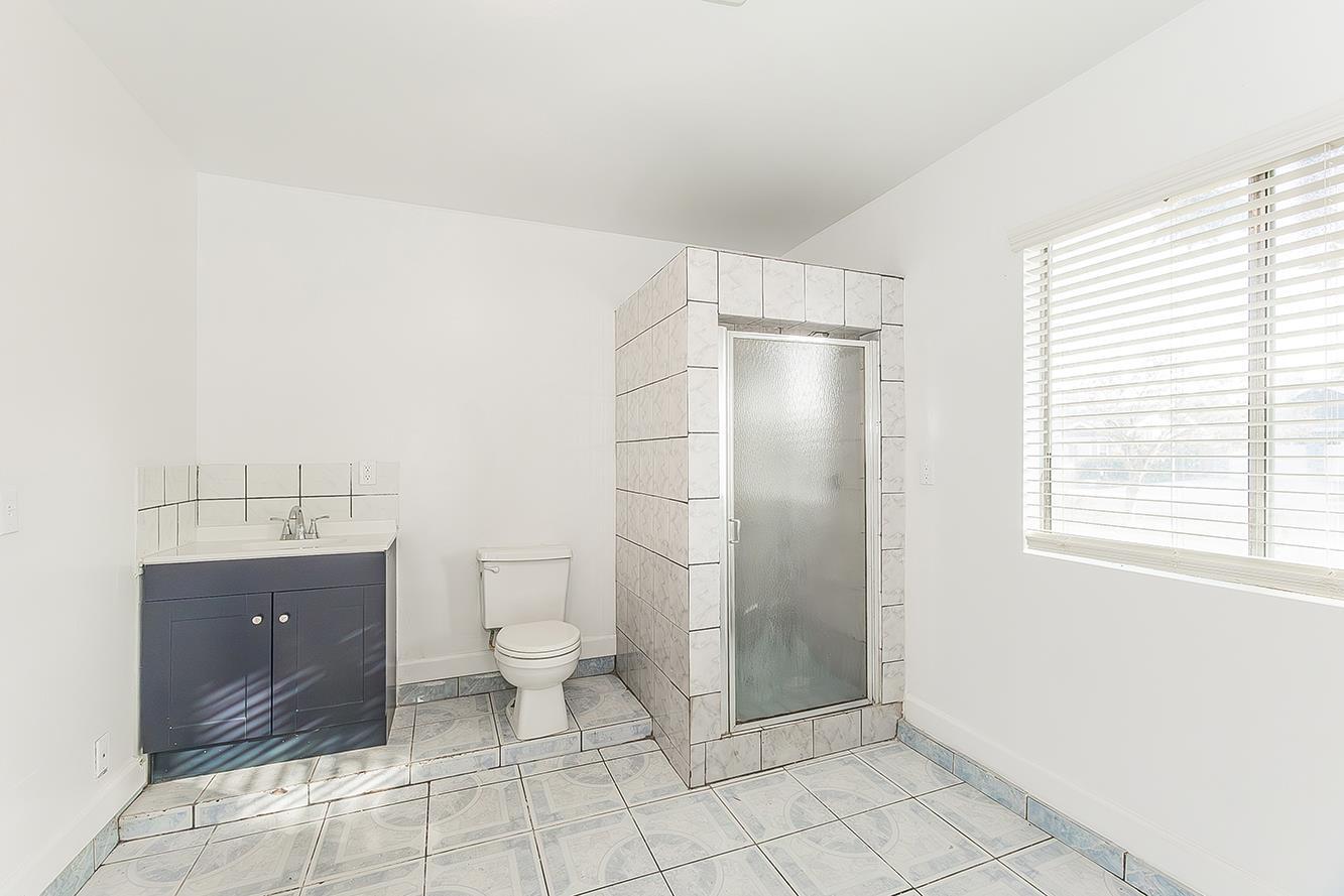 665 Ramblewood Ct, Dinuba, CA 93618