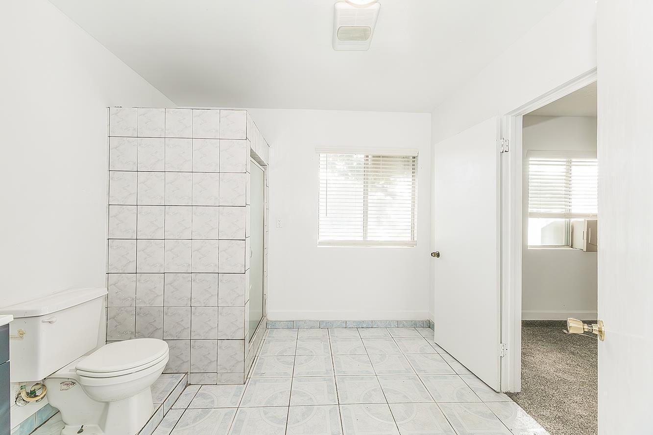 665 Ramblewood Ct, Dinuba, CA 93618